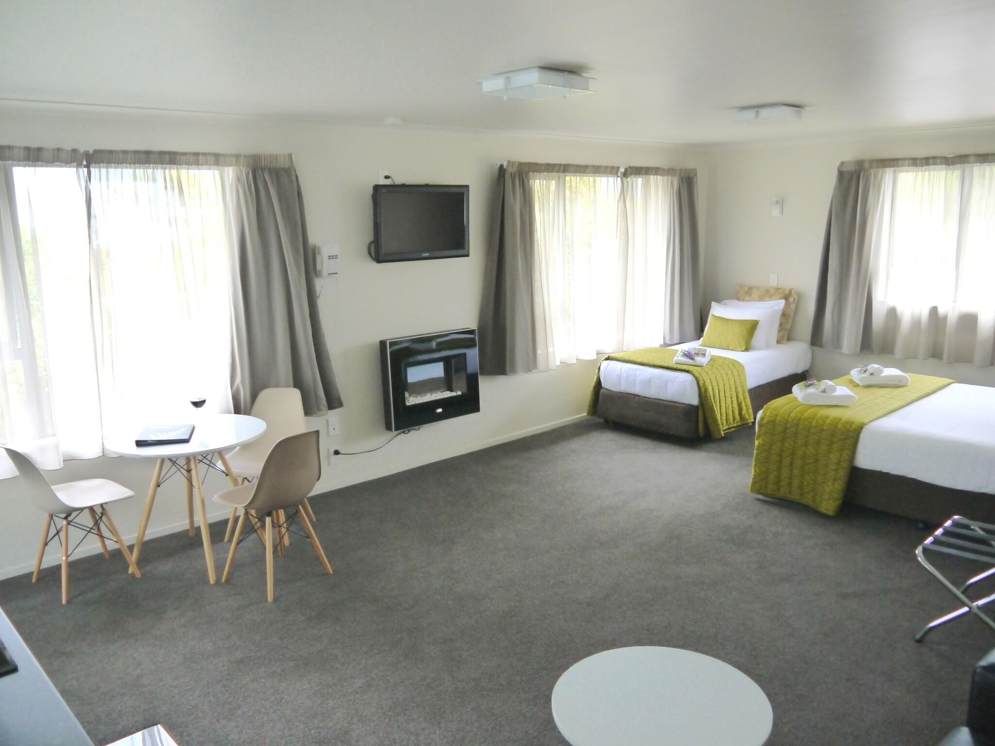 Studio with Kitchenette with Views