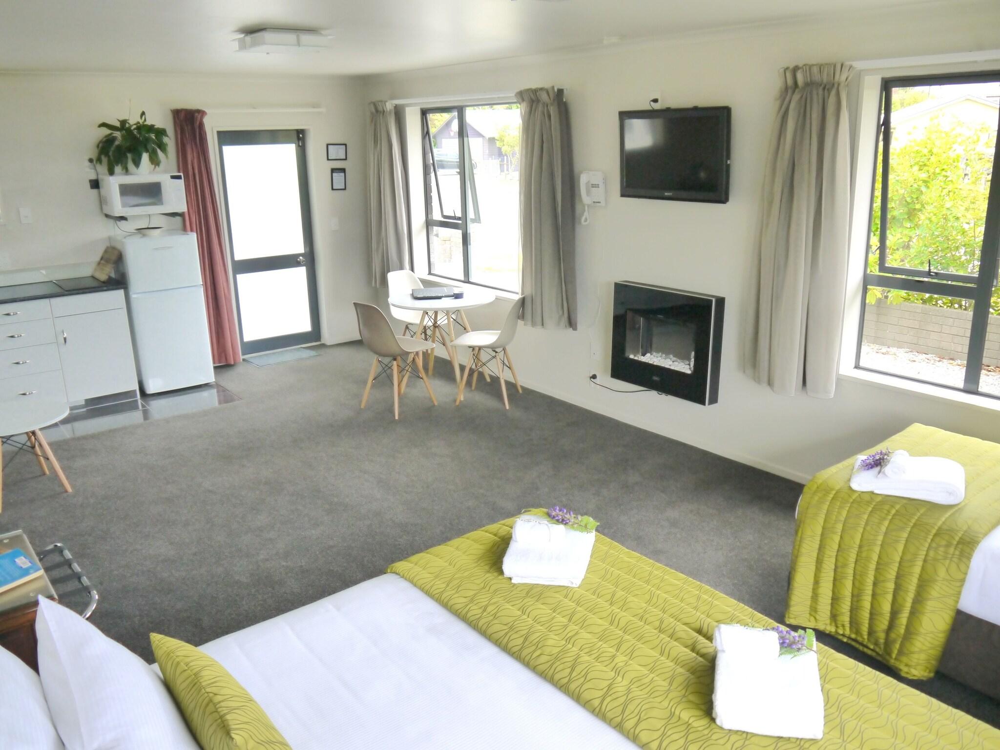 Studio with Kitchenette with Views