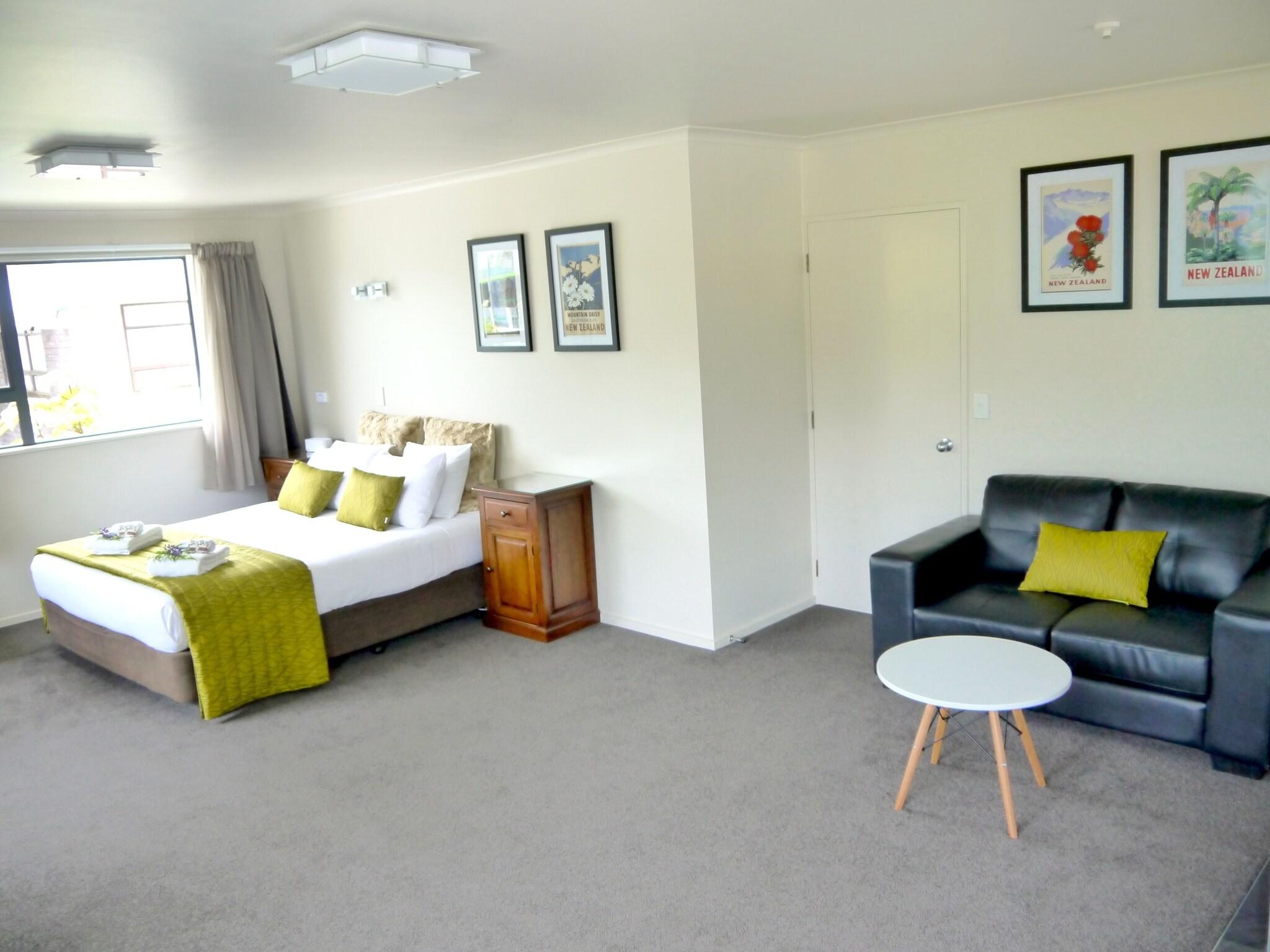 Studio with Kitchenette with Views