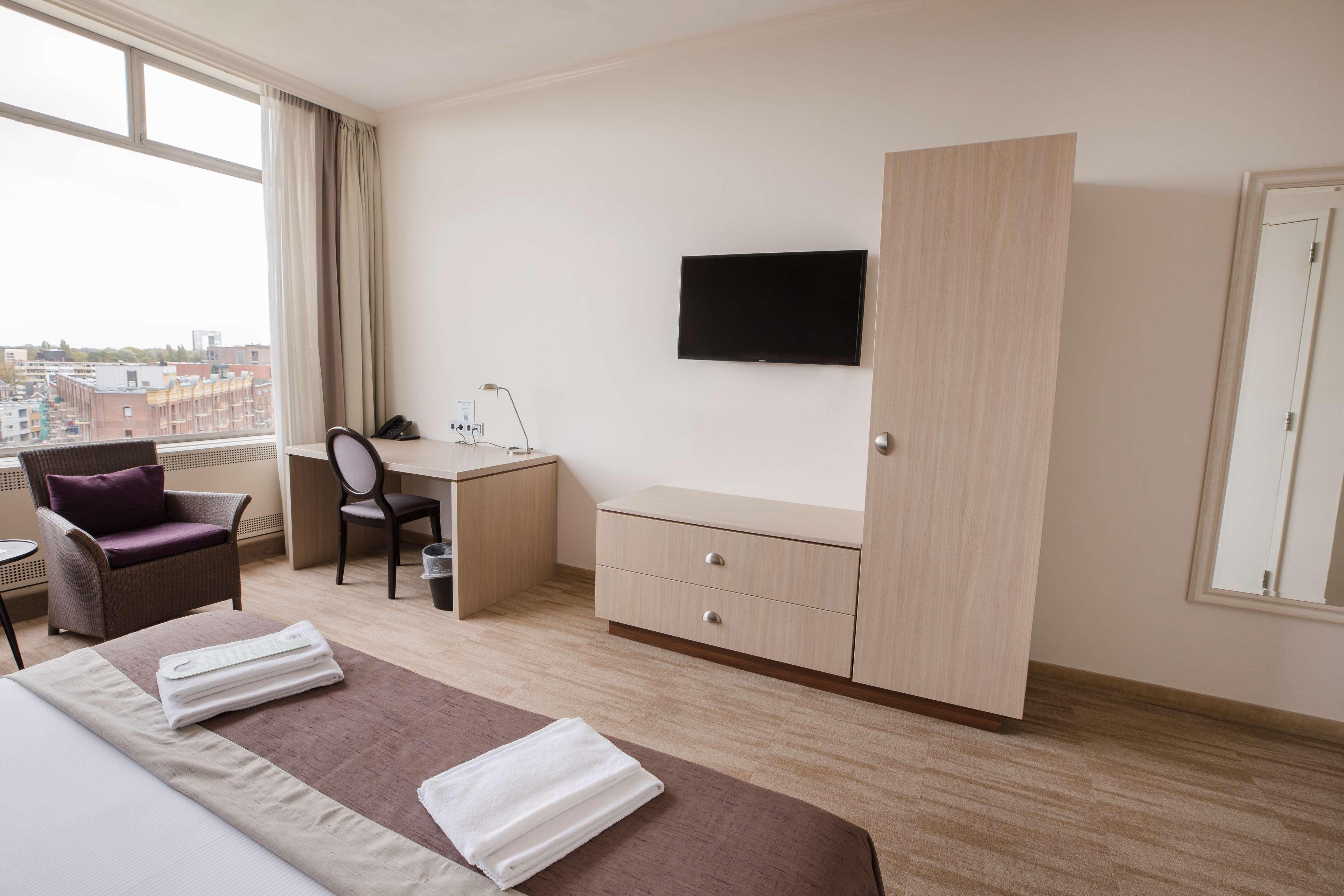 Double Deluxe King Bed