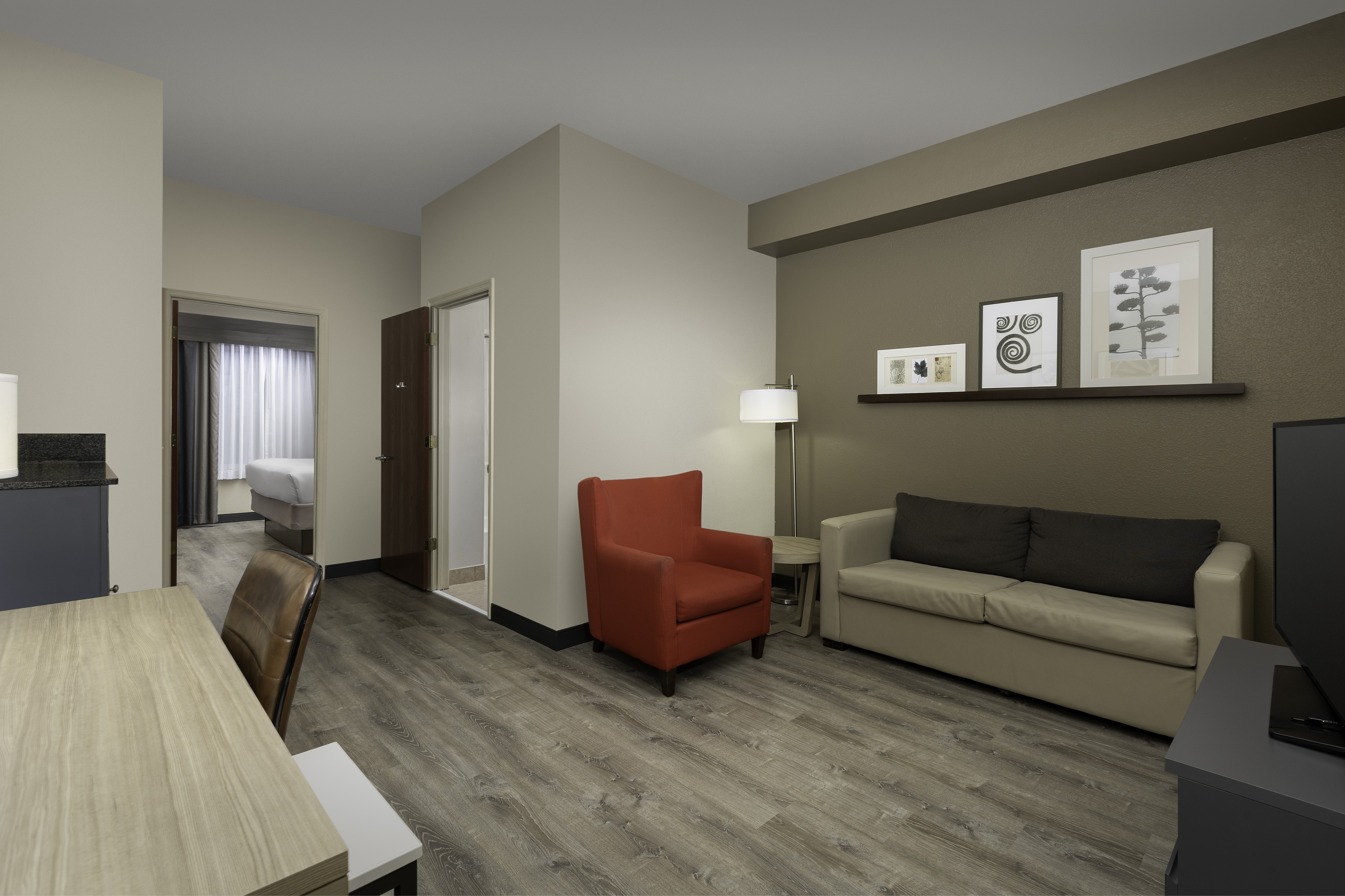 Suite Accessible King Size Bed