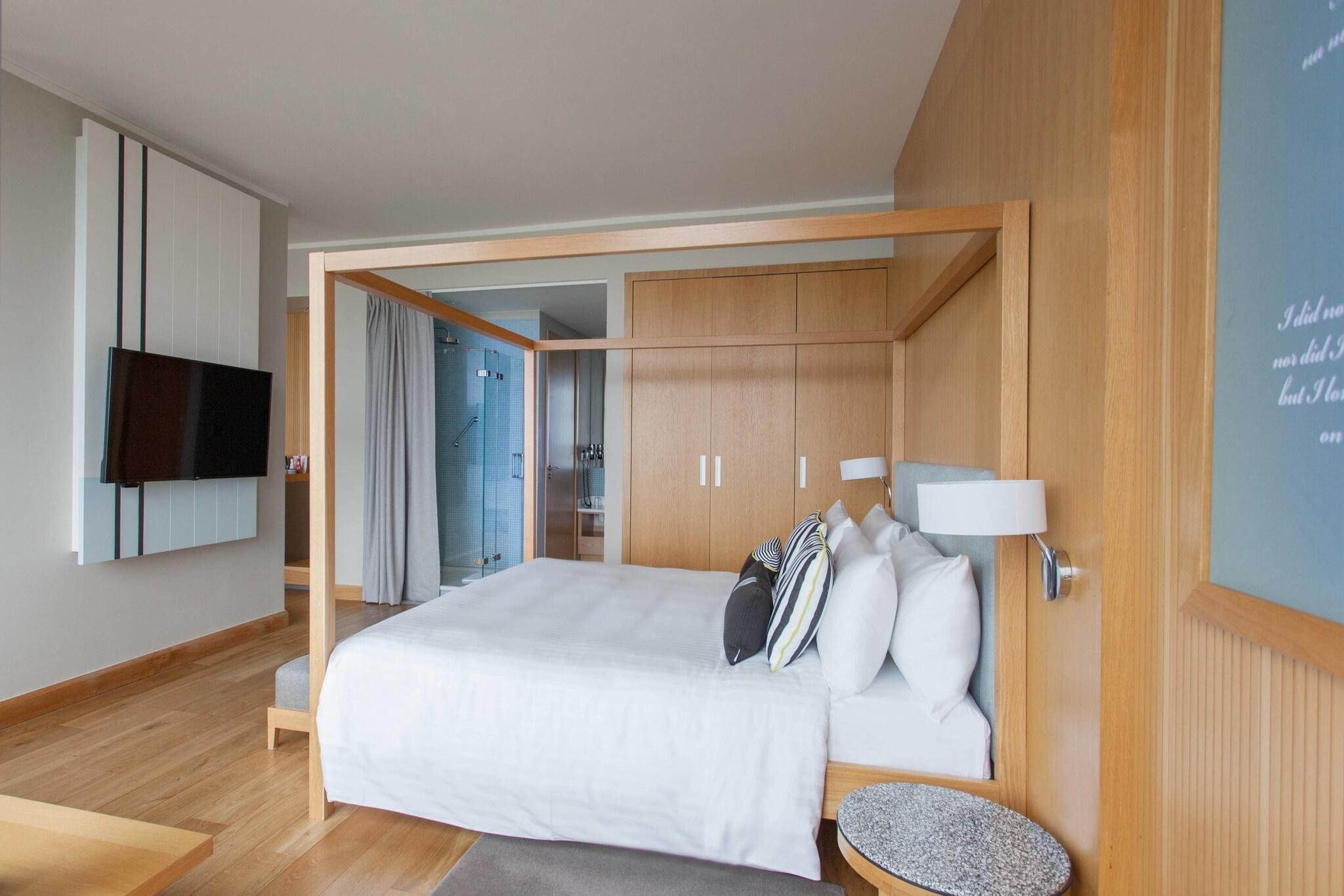 Suite Sea View King Bed