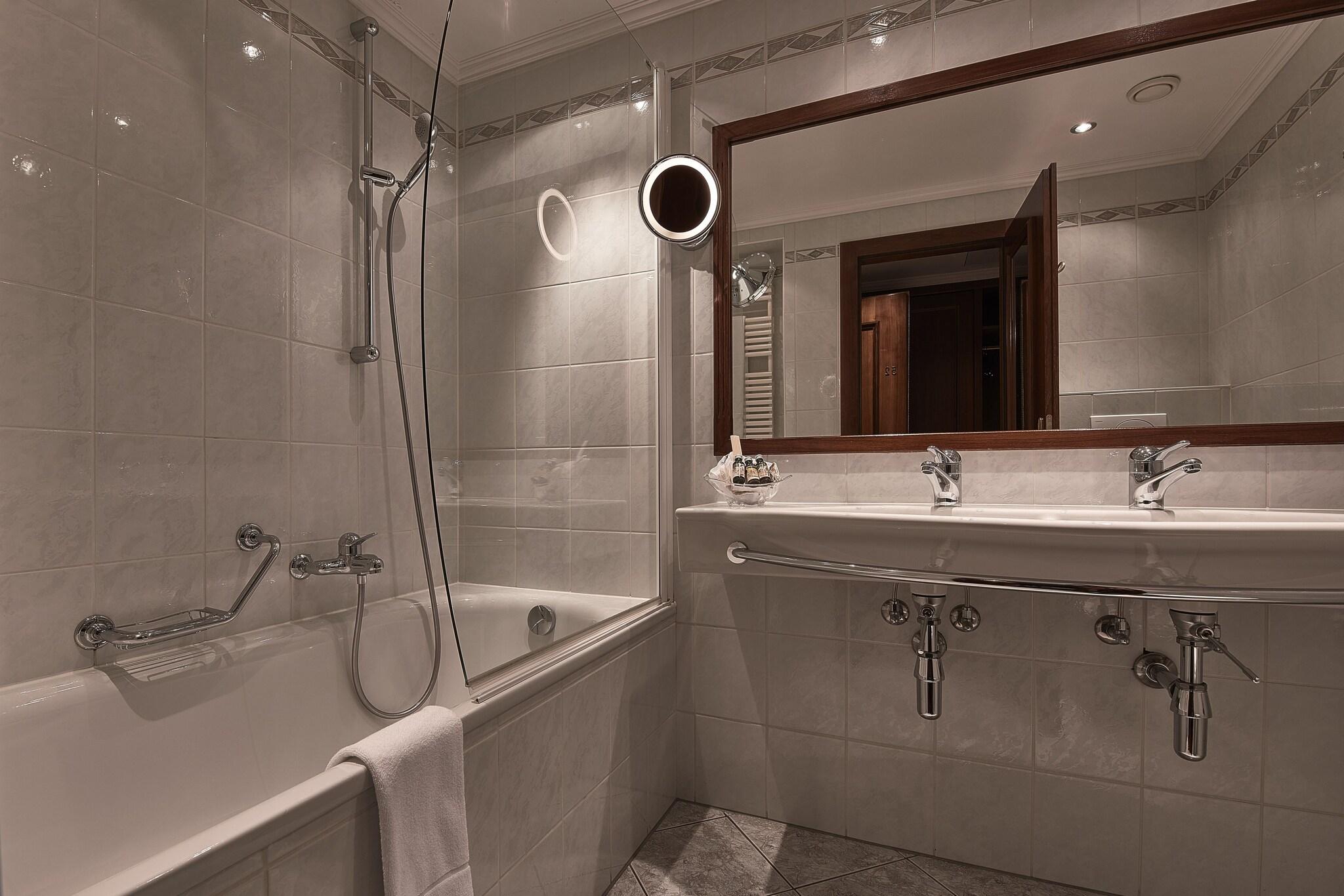 Double Queen Size Bed