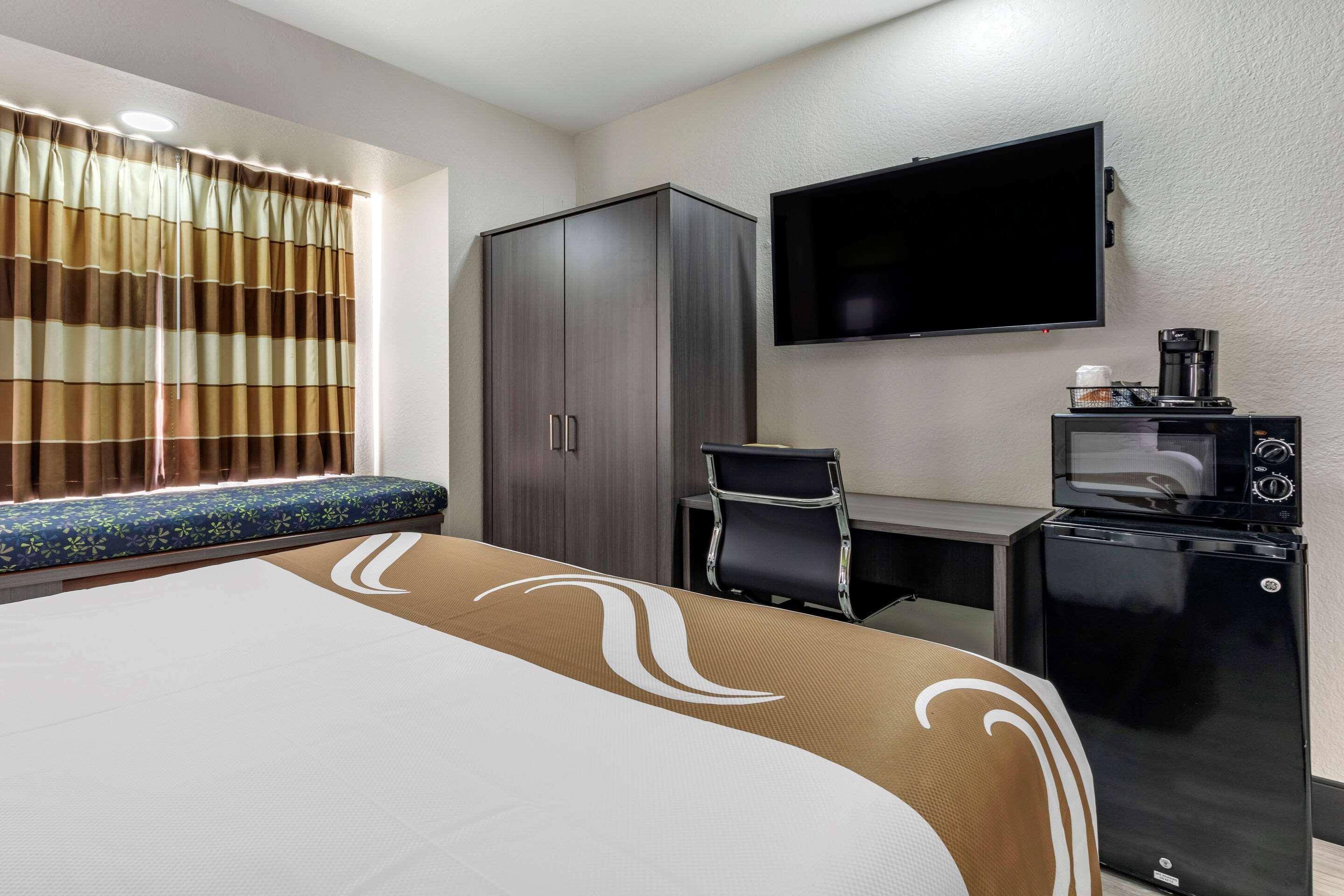 Double Queen Bed Non Smoking