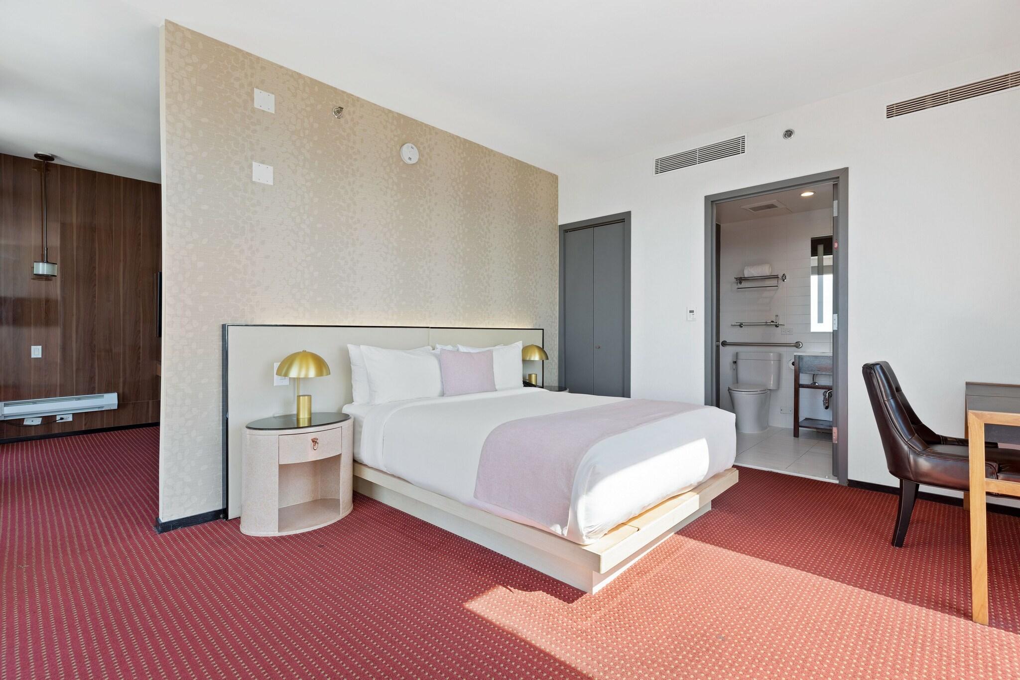 Suite Queen Size Bed