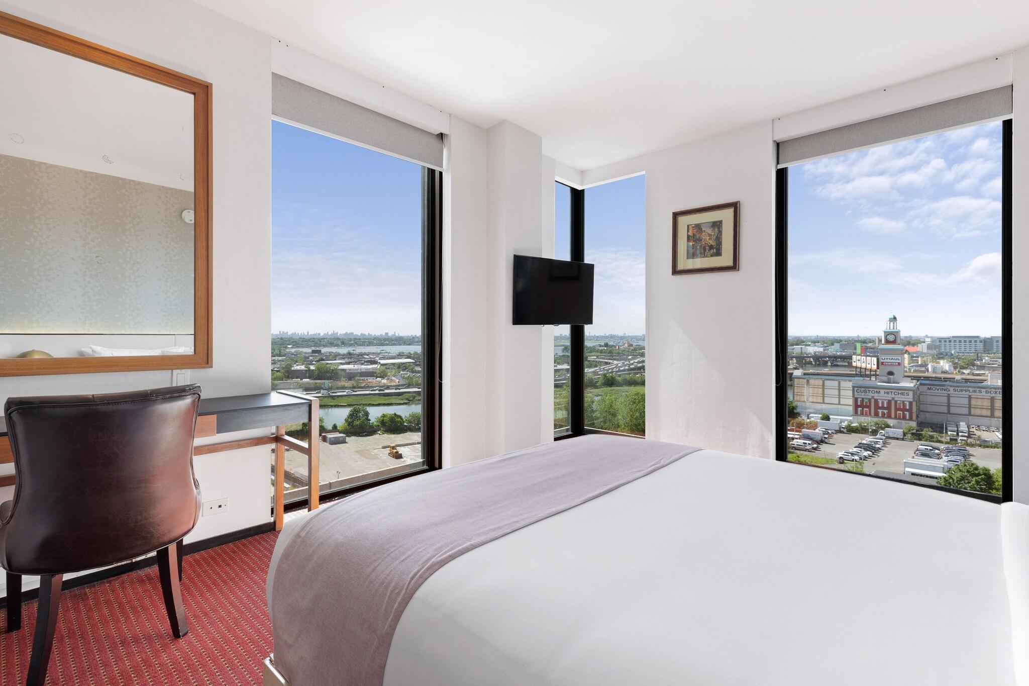 Suite Queen Size Bed