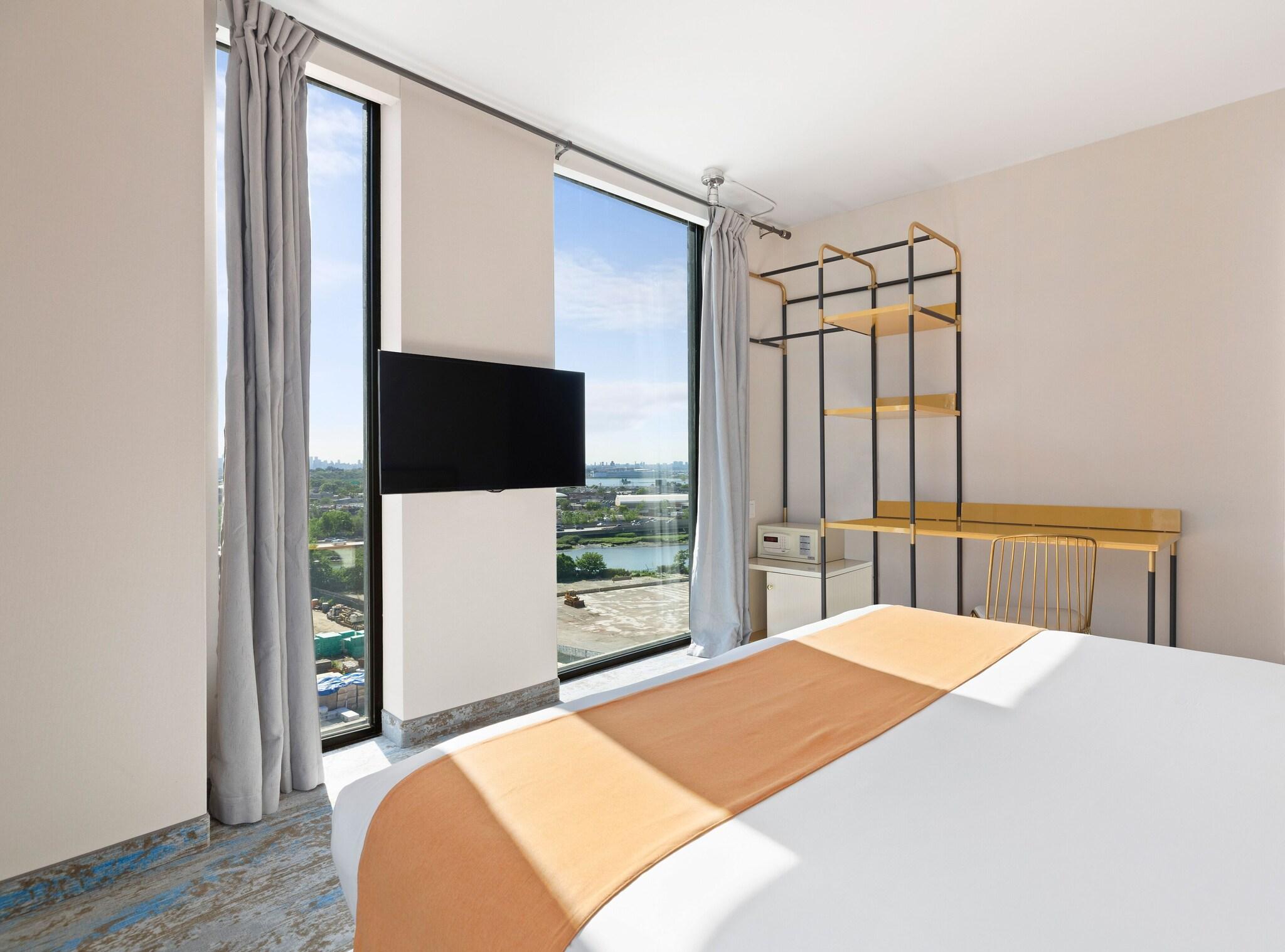 Double Deluxe King Bed