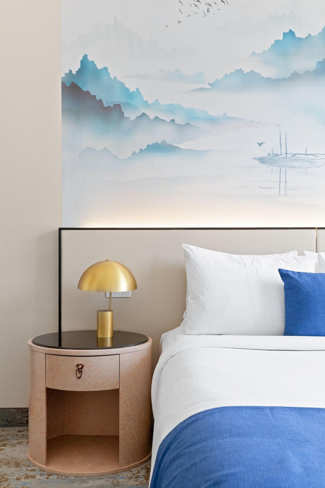 Double Deluxe Queen Bed