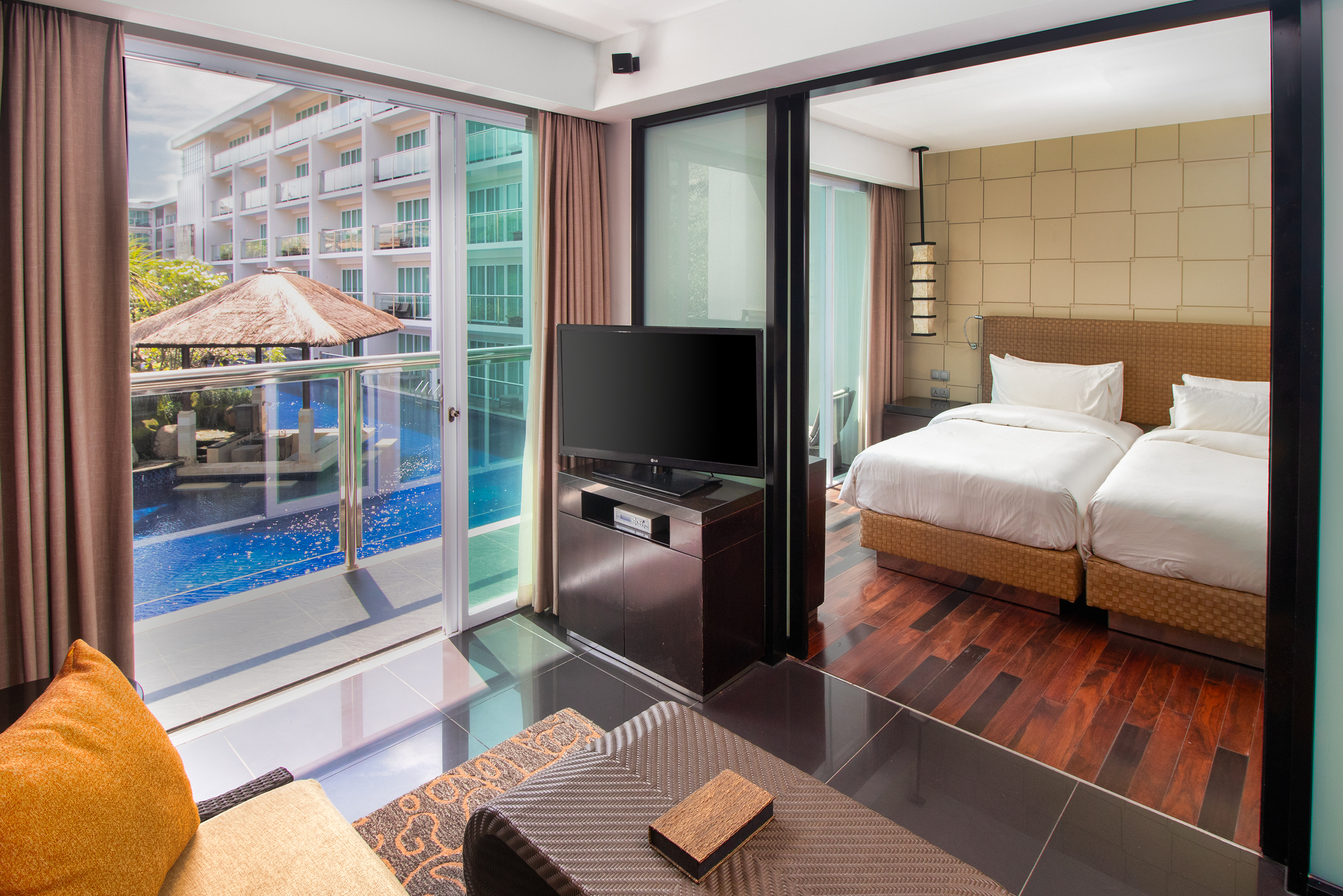 Suite Deluxe Pool View