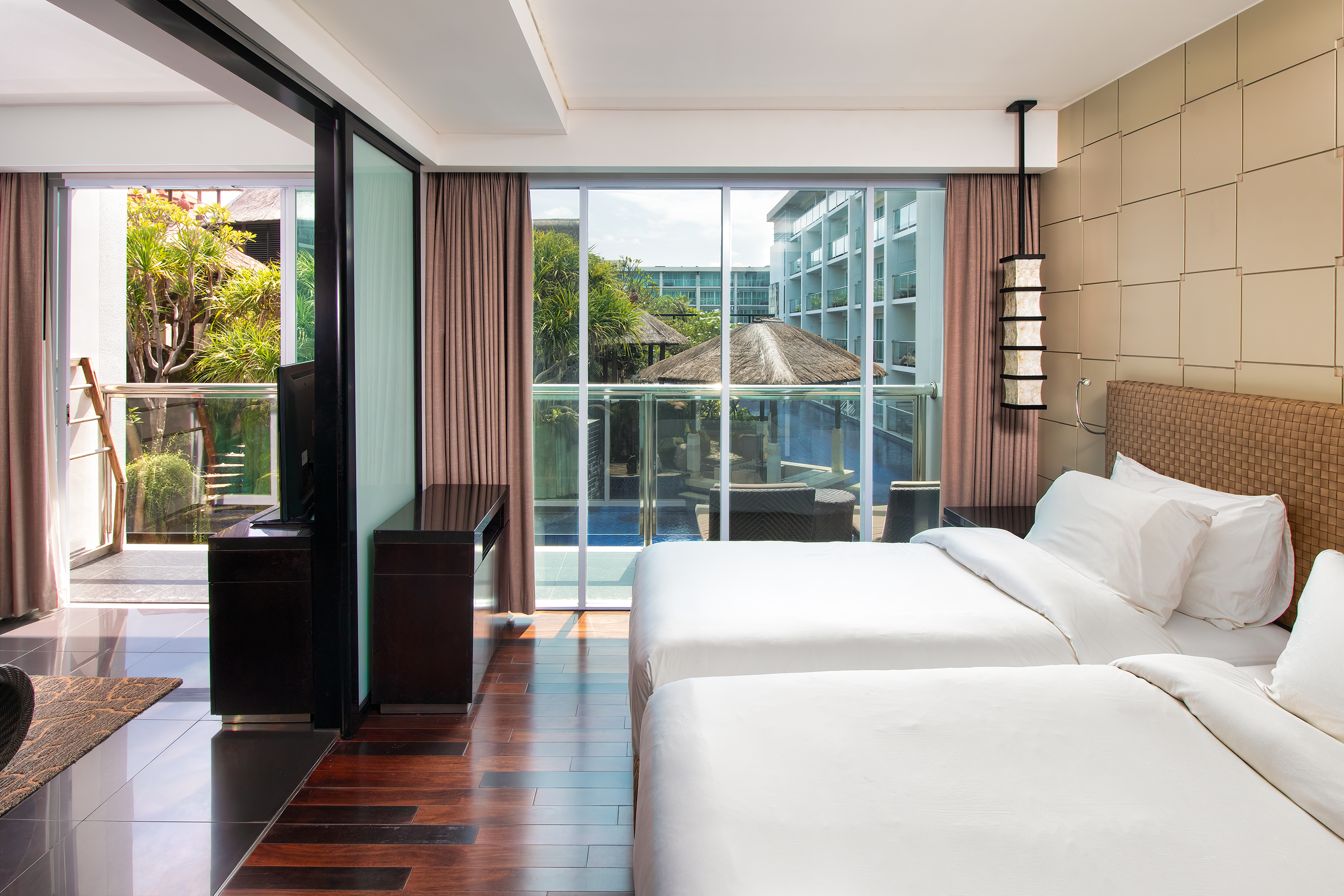 Suite Deluxe Pool View