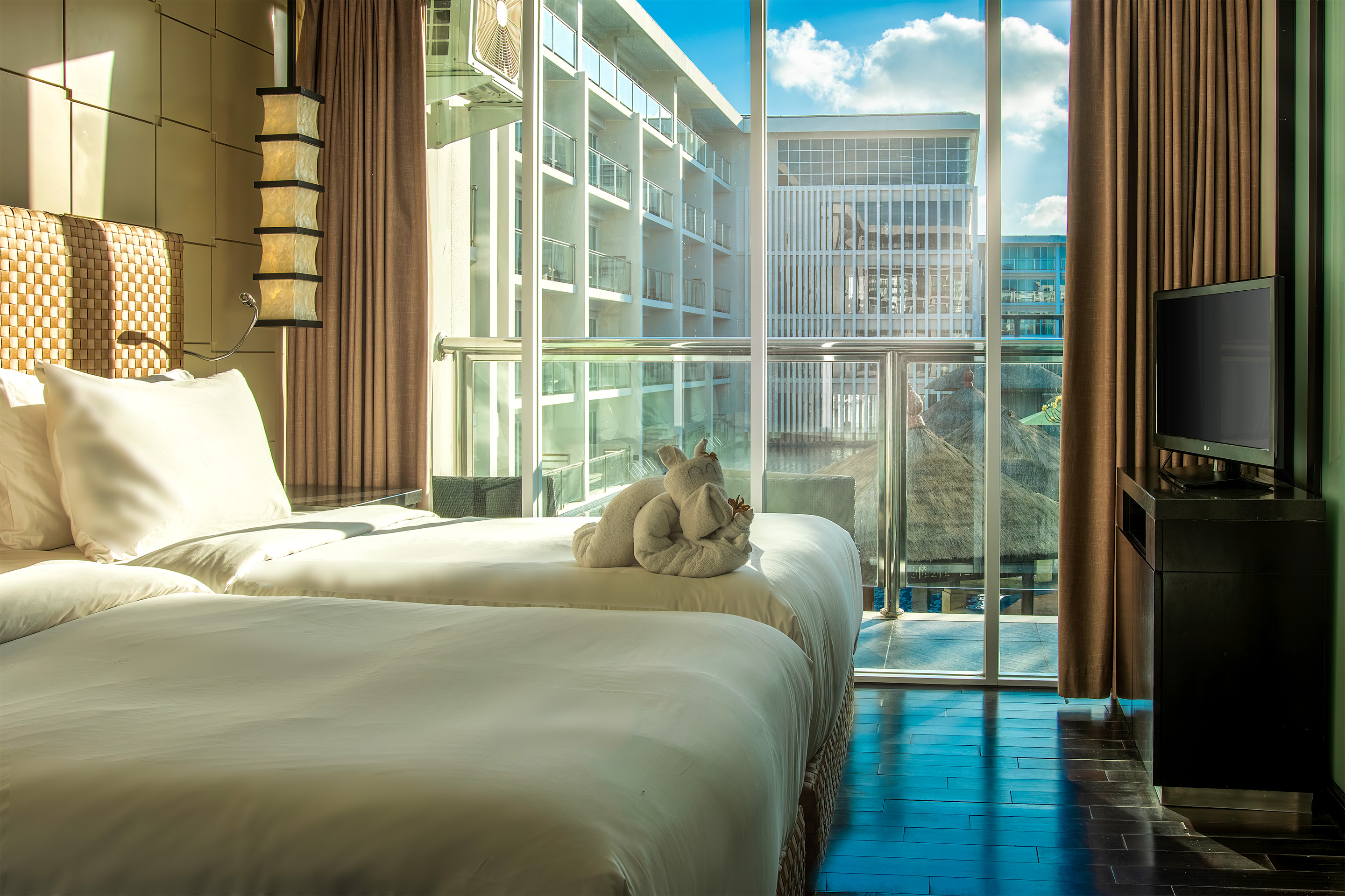 Suite Deluxe Pool View