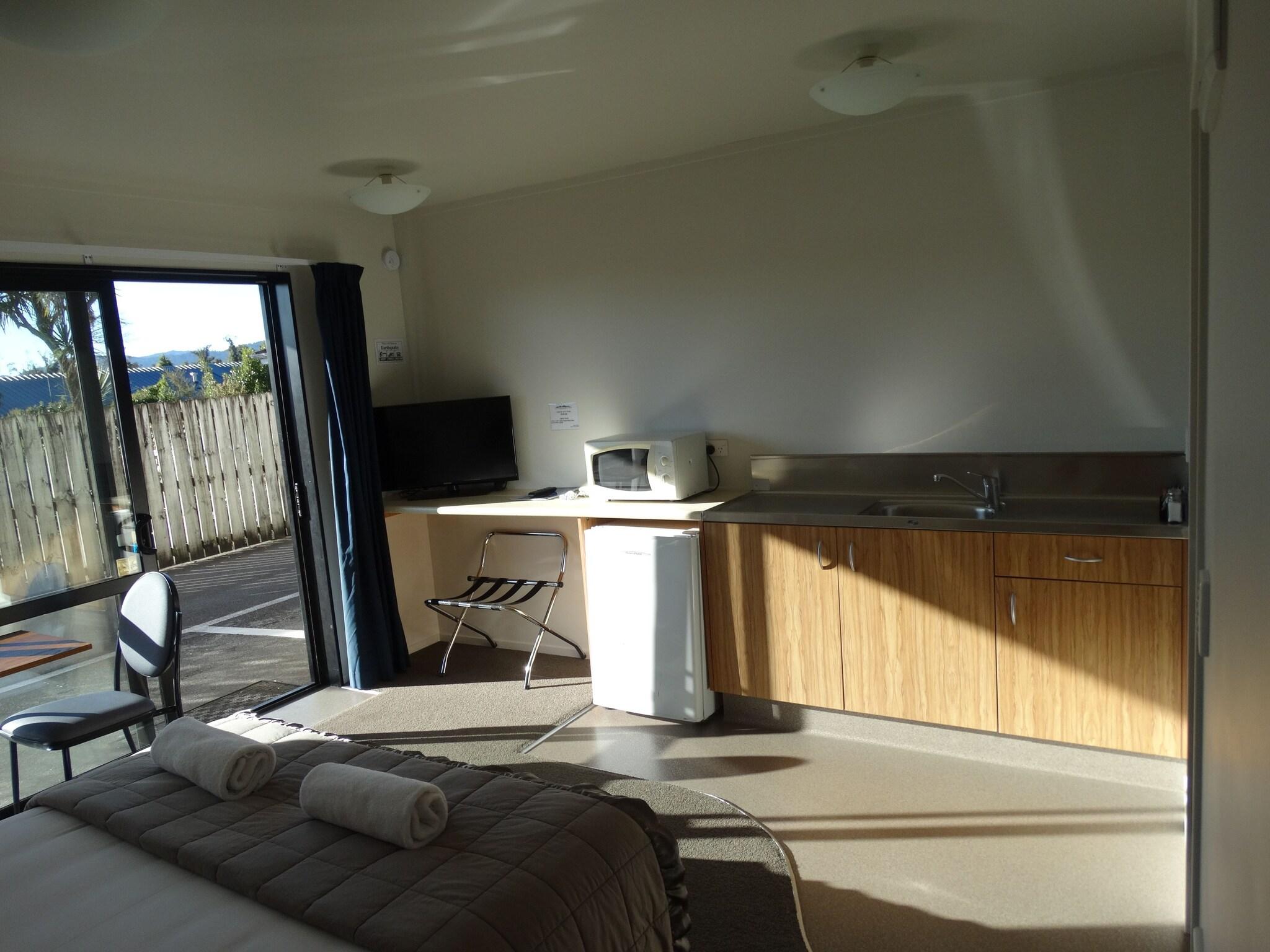 Studio Queen Size Bed