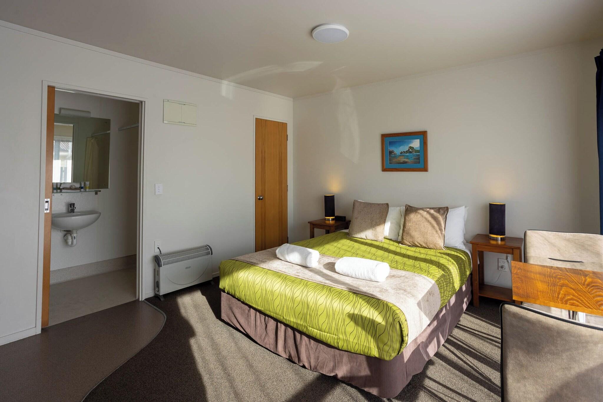 Studio Queen Size Bed