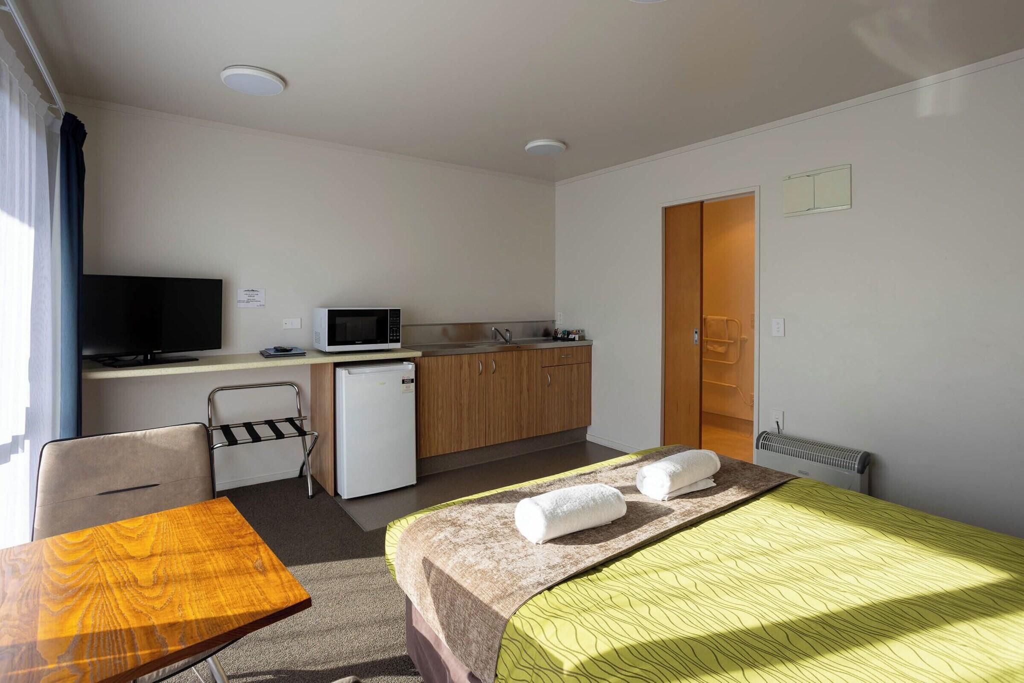 Studio Queen Size Bed