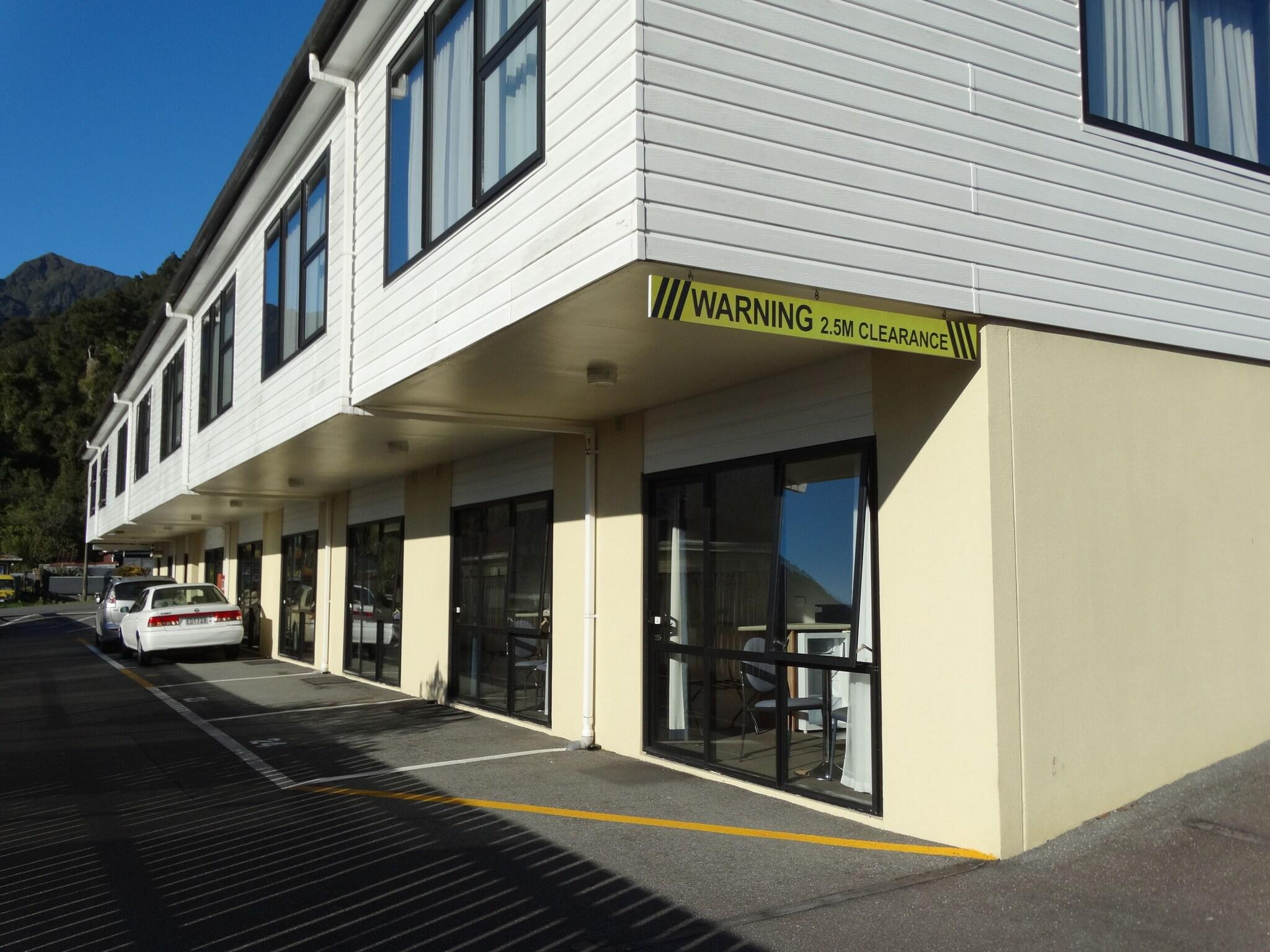 Studio Queen Size Bed