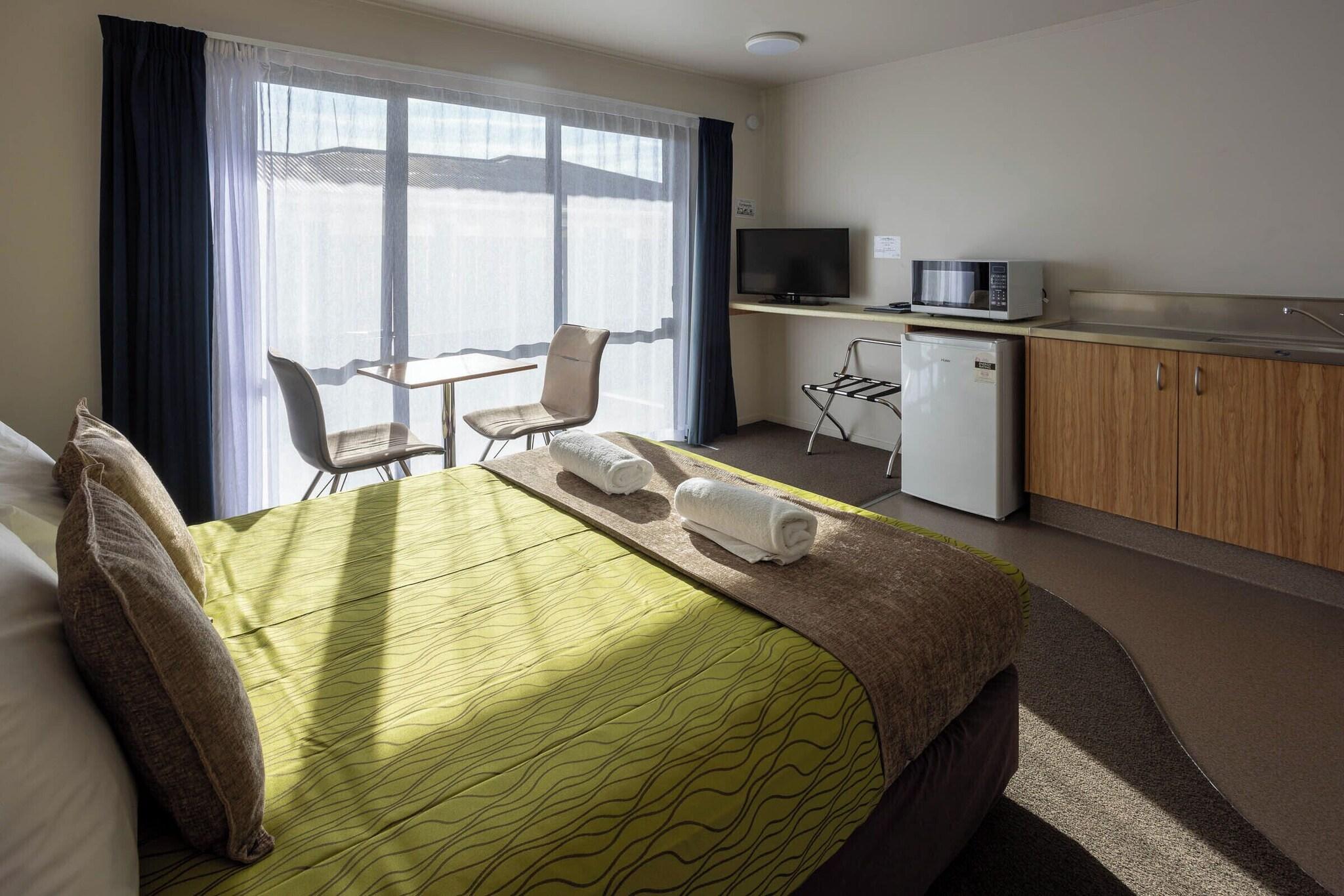 Studio Queen Size Bed