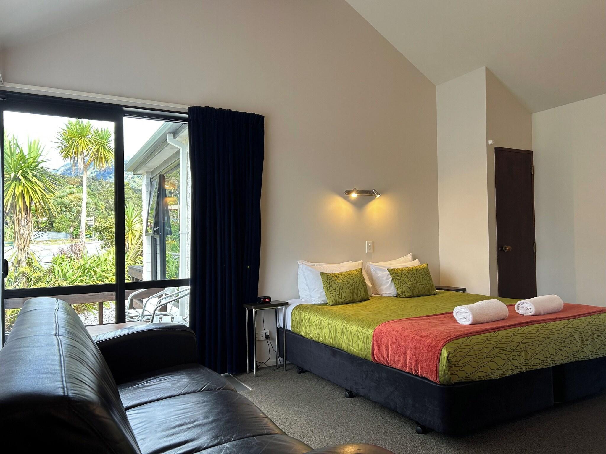 Studio King Size Bed