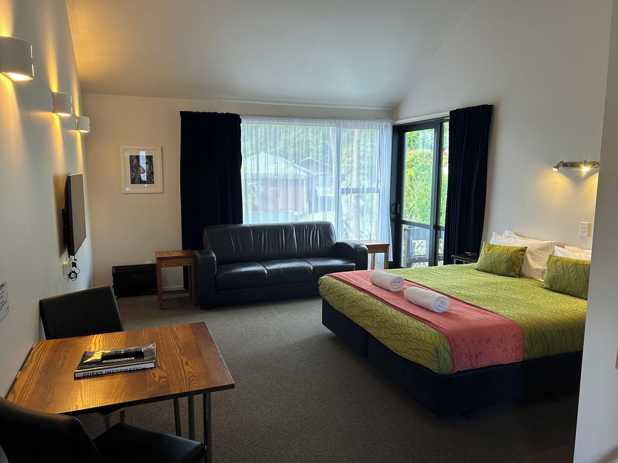 Studio King Size Bed