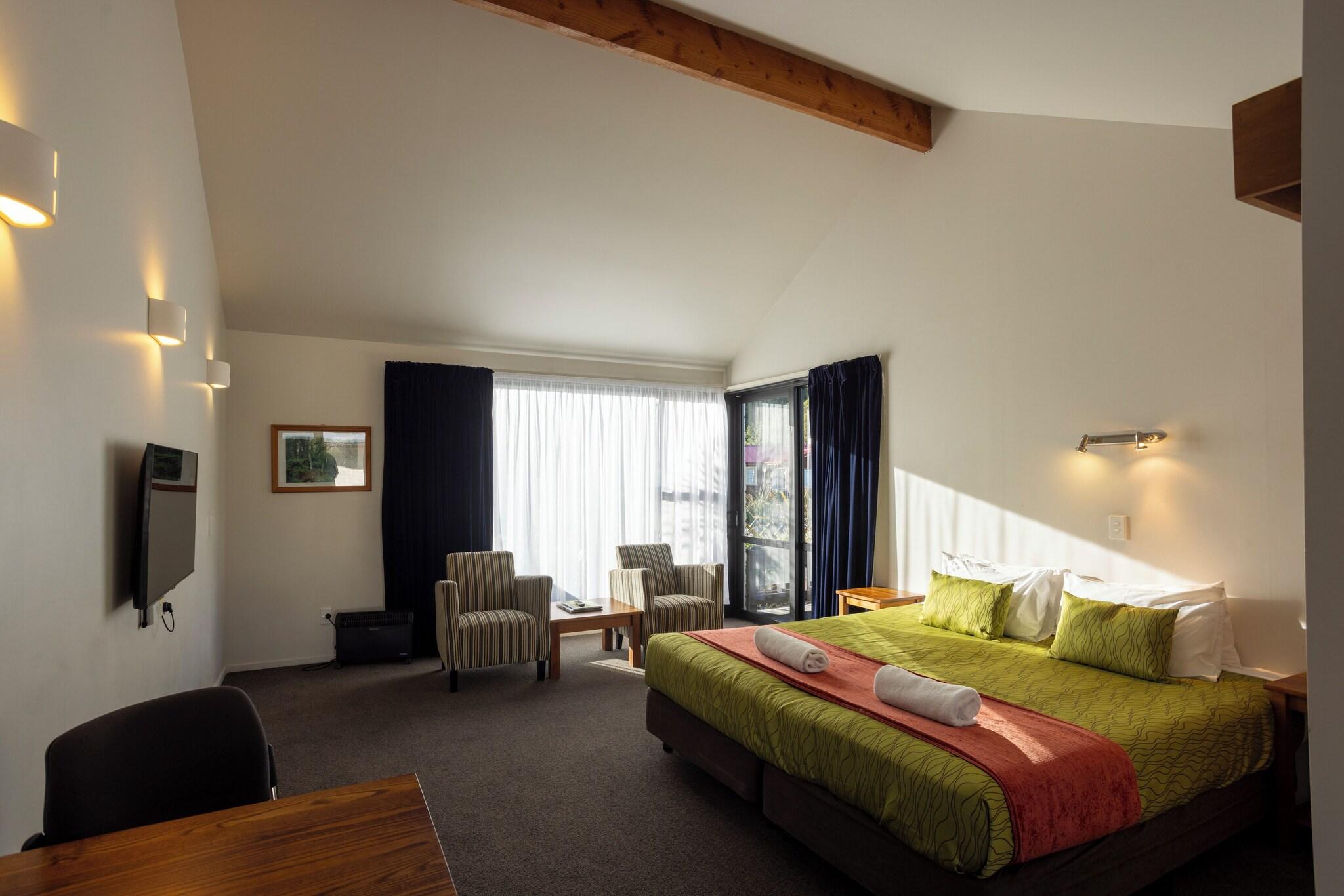 Studio King Size Bed