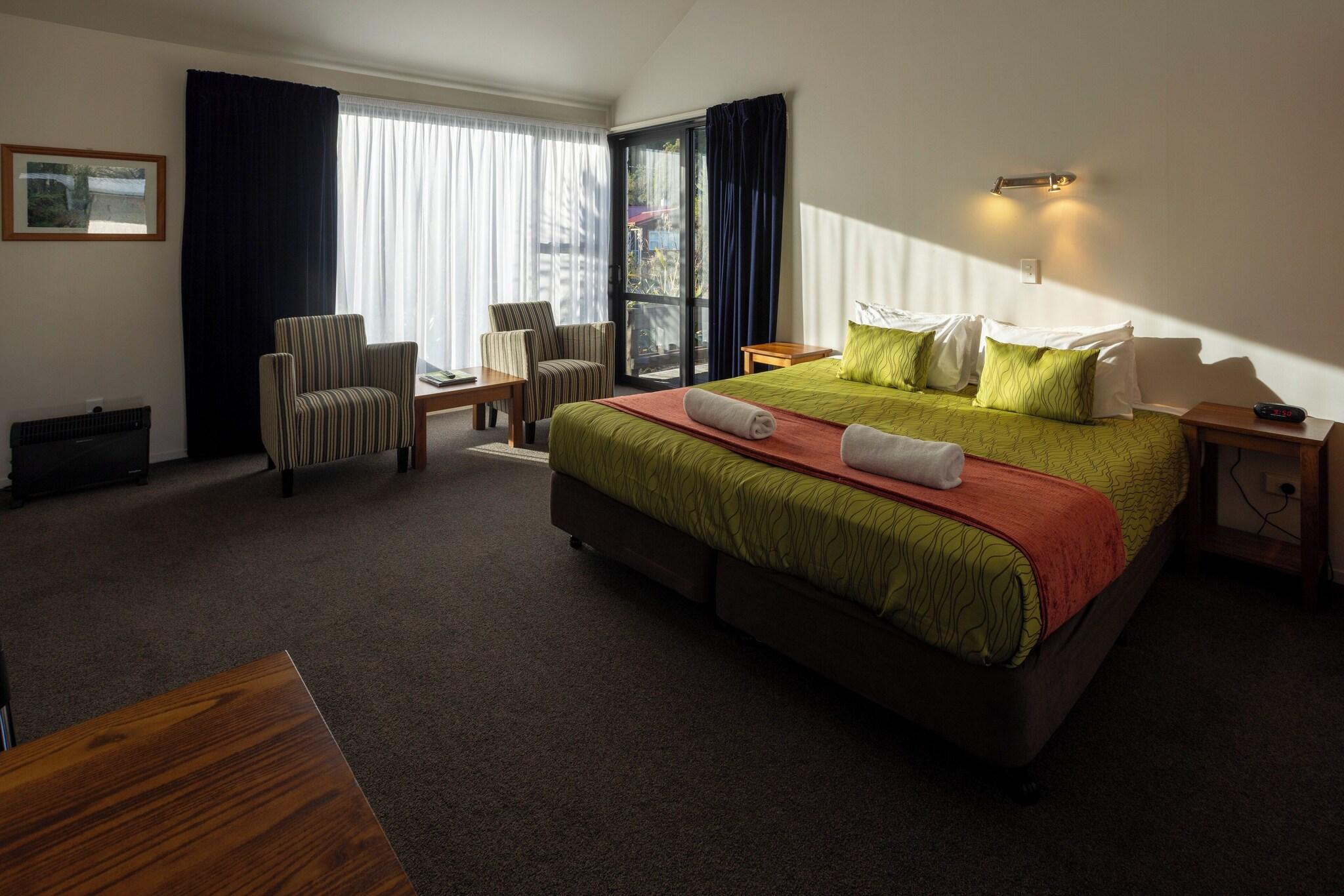 Studio King Size Bed