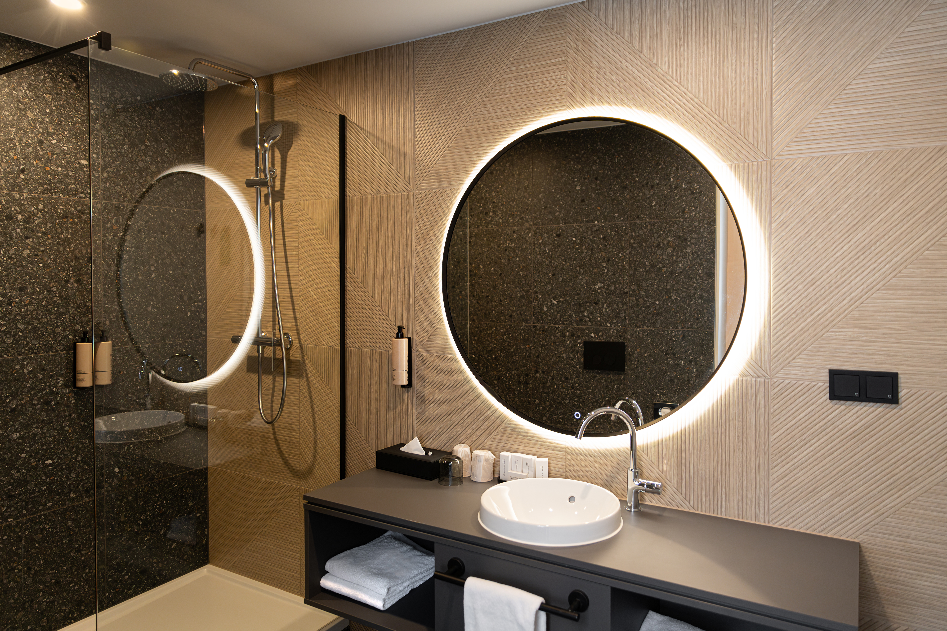 Double Deluxe King Bed