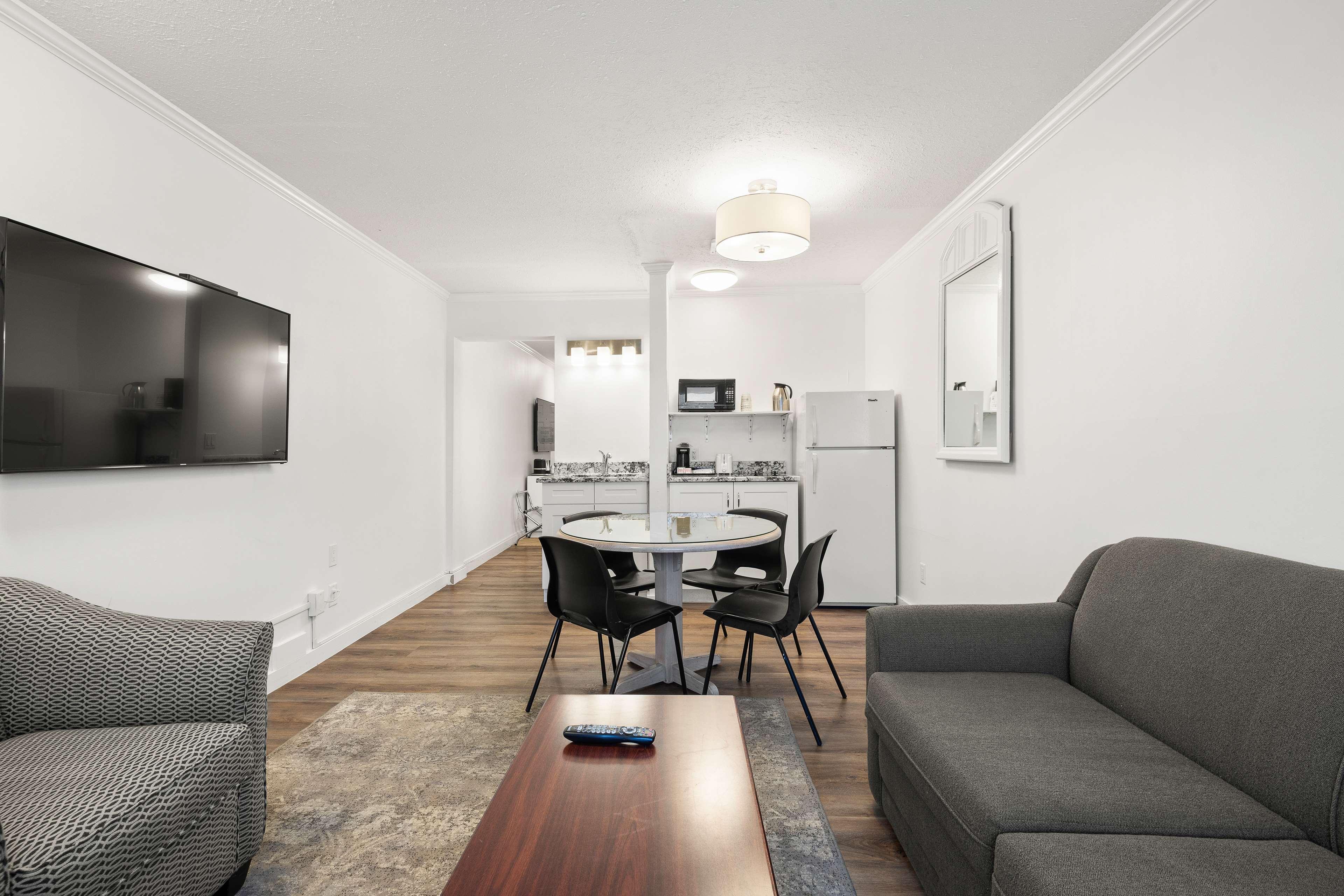 Suite Two Queen Beds