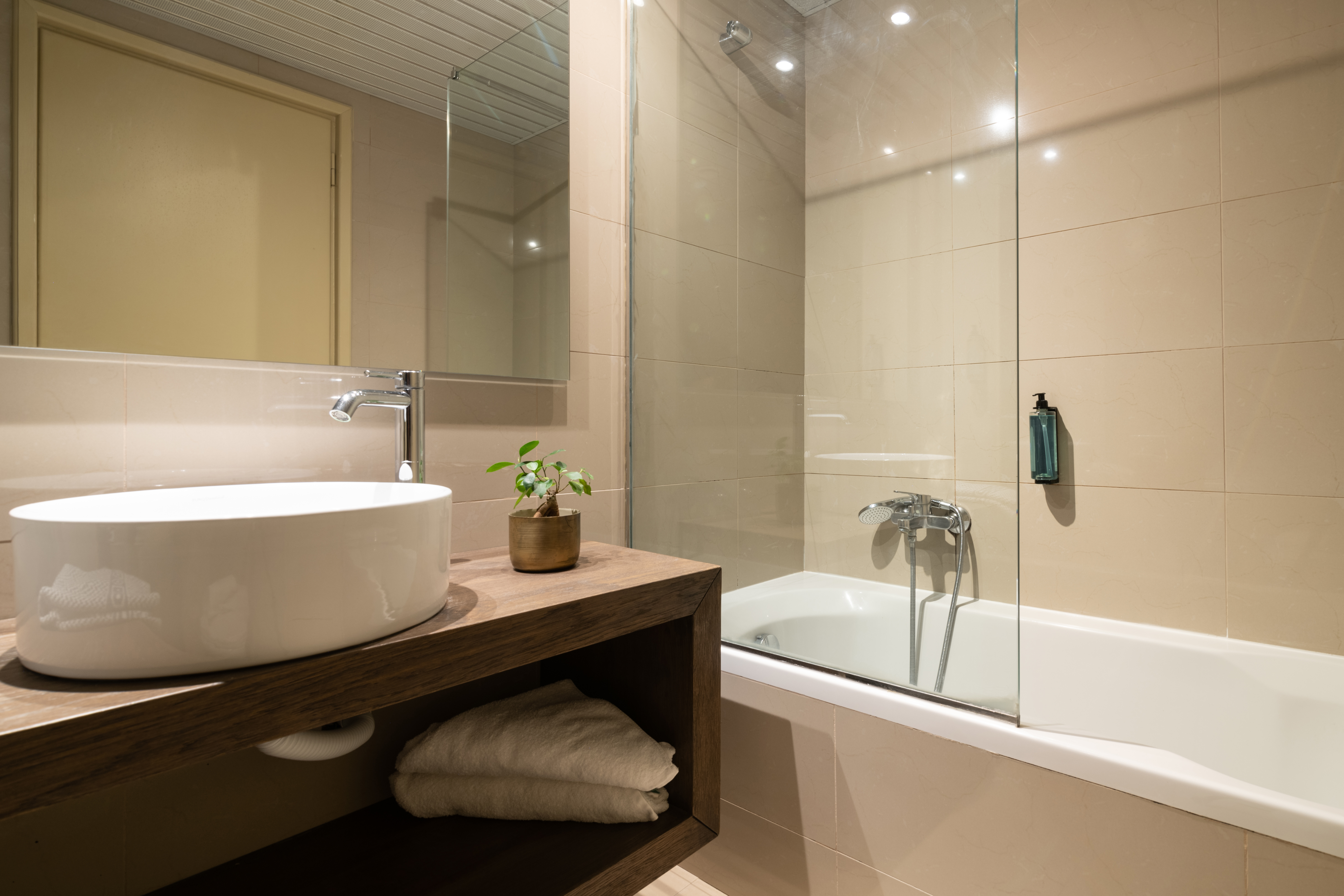 Suite One Bedroom with Air Conditioning