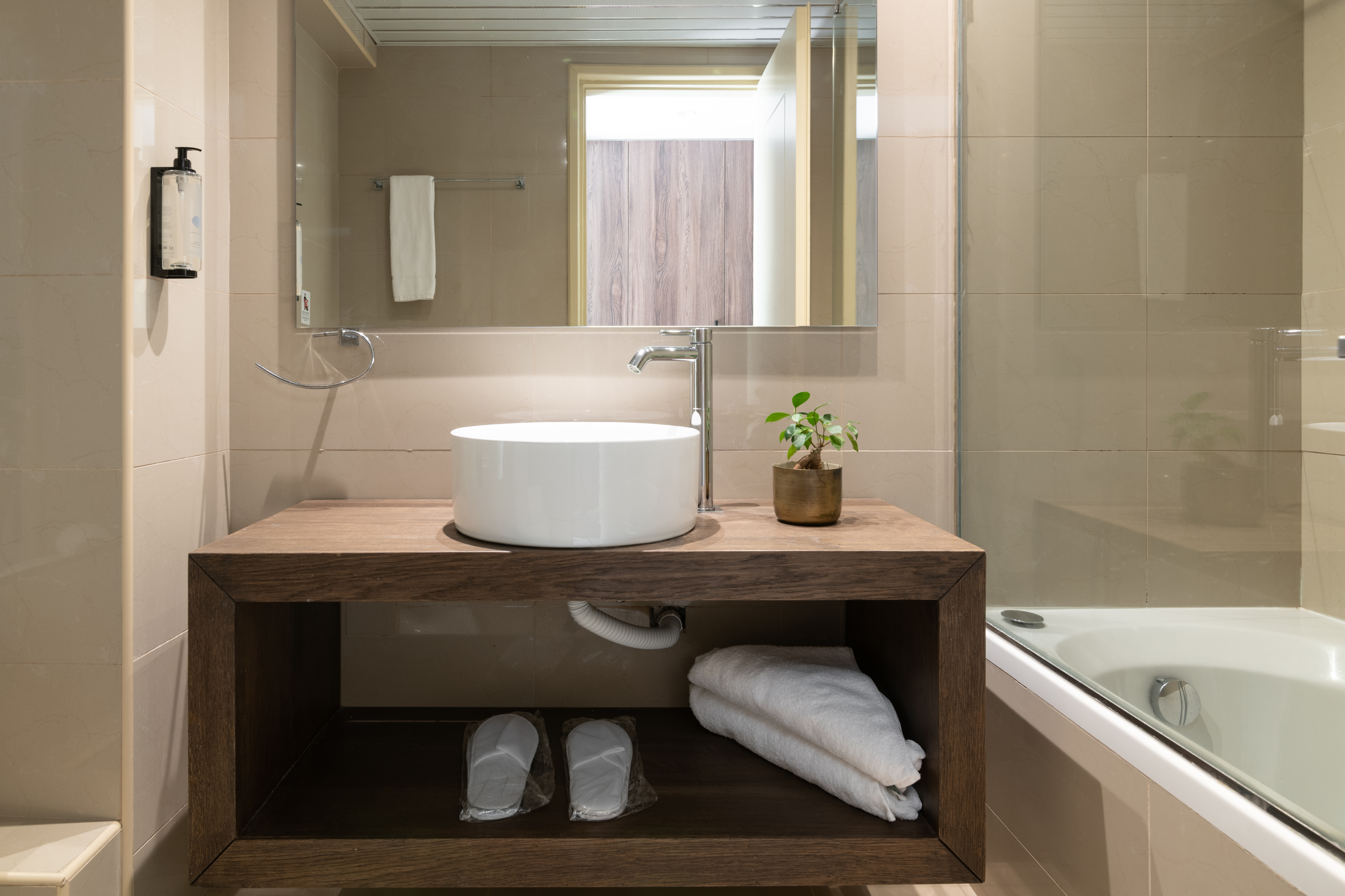 Suite One Bedroom with Air Conditioning