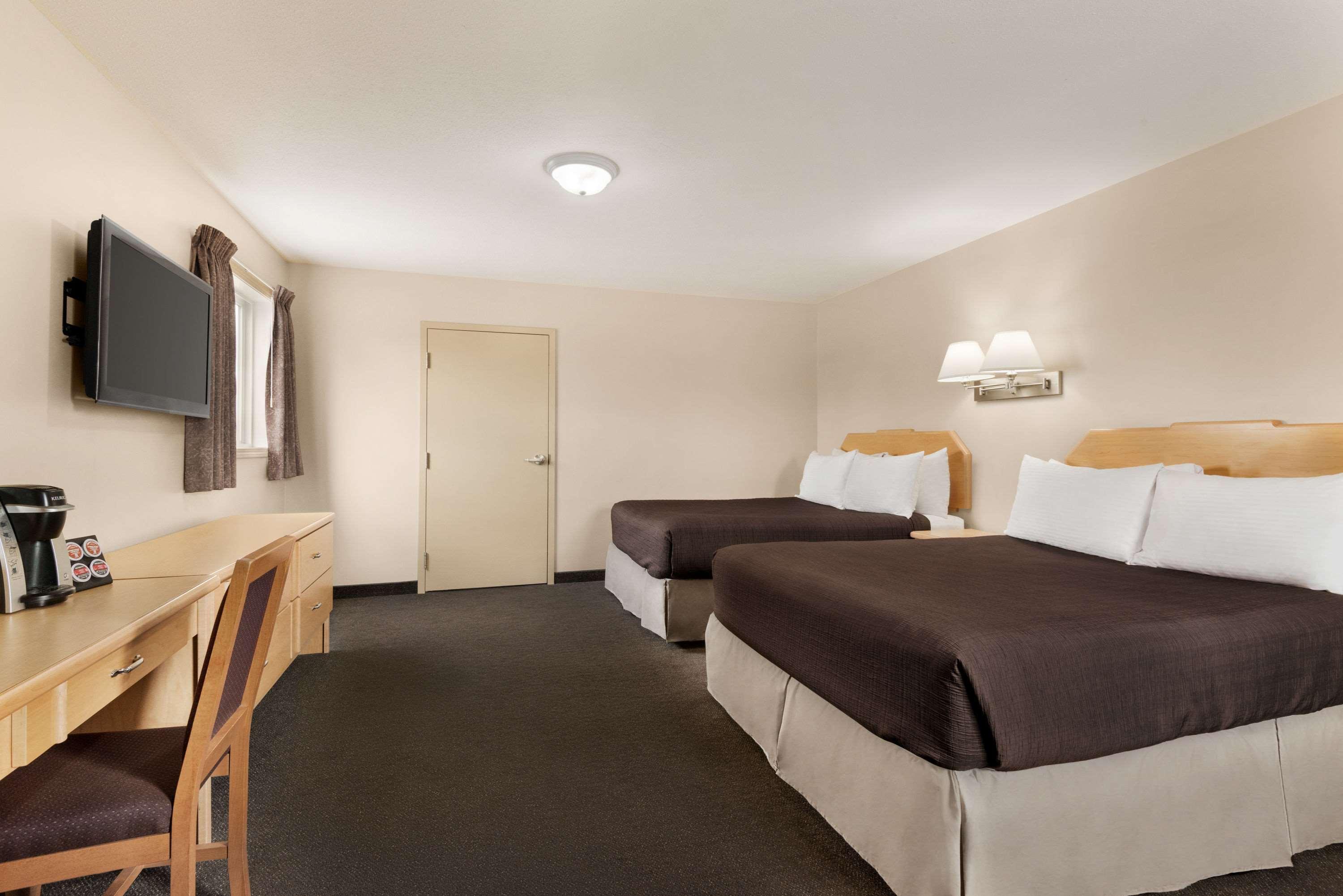 Quadruple Two Queen Beds