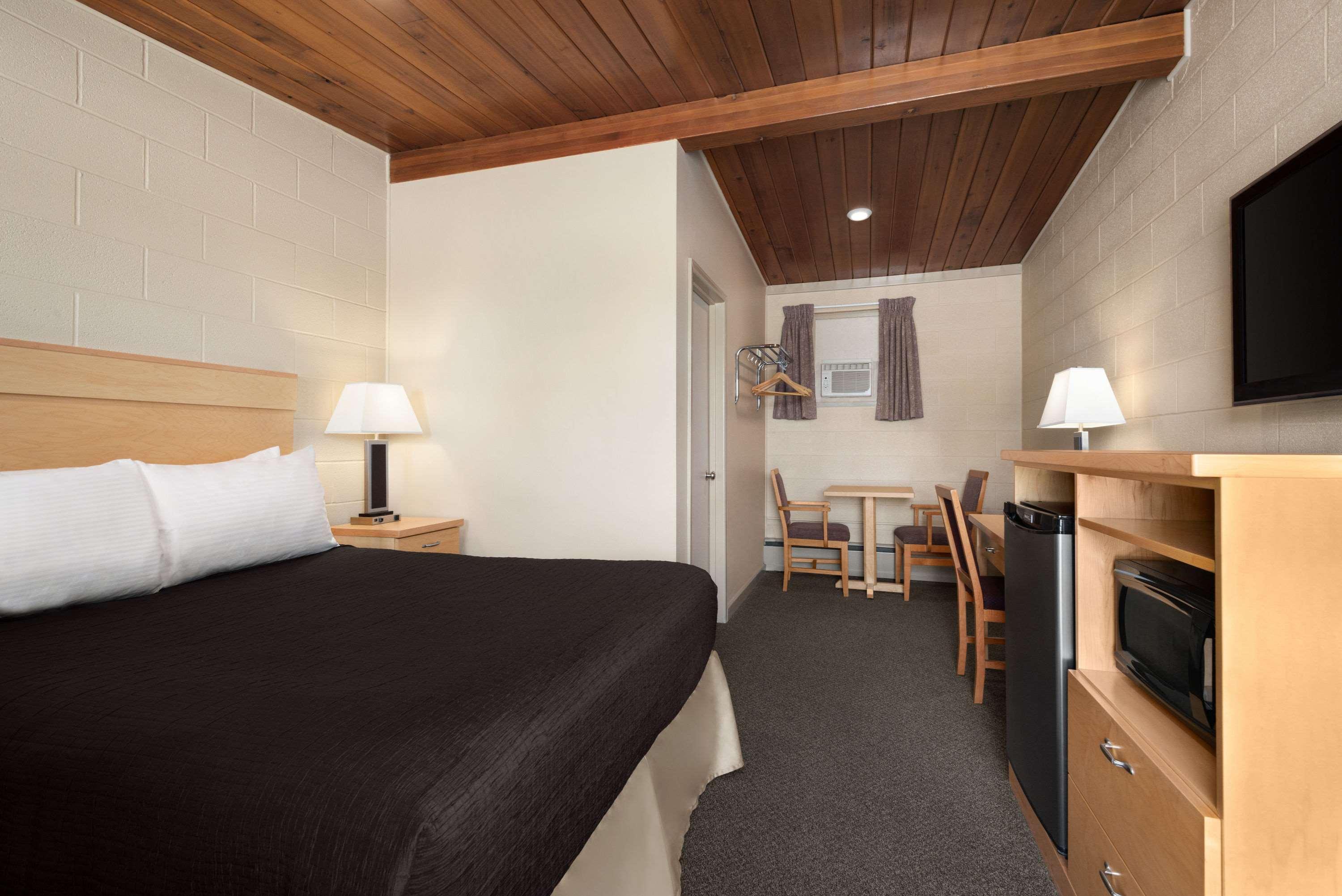 Double Queen Bed Non Smoking