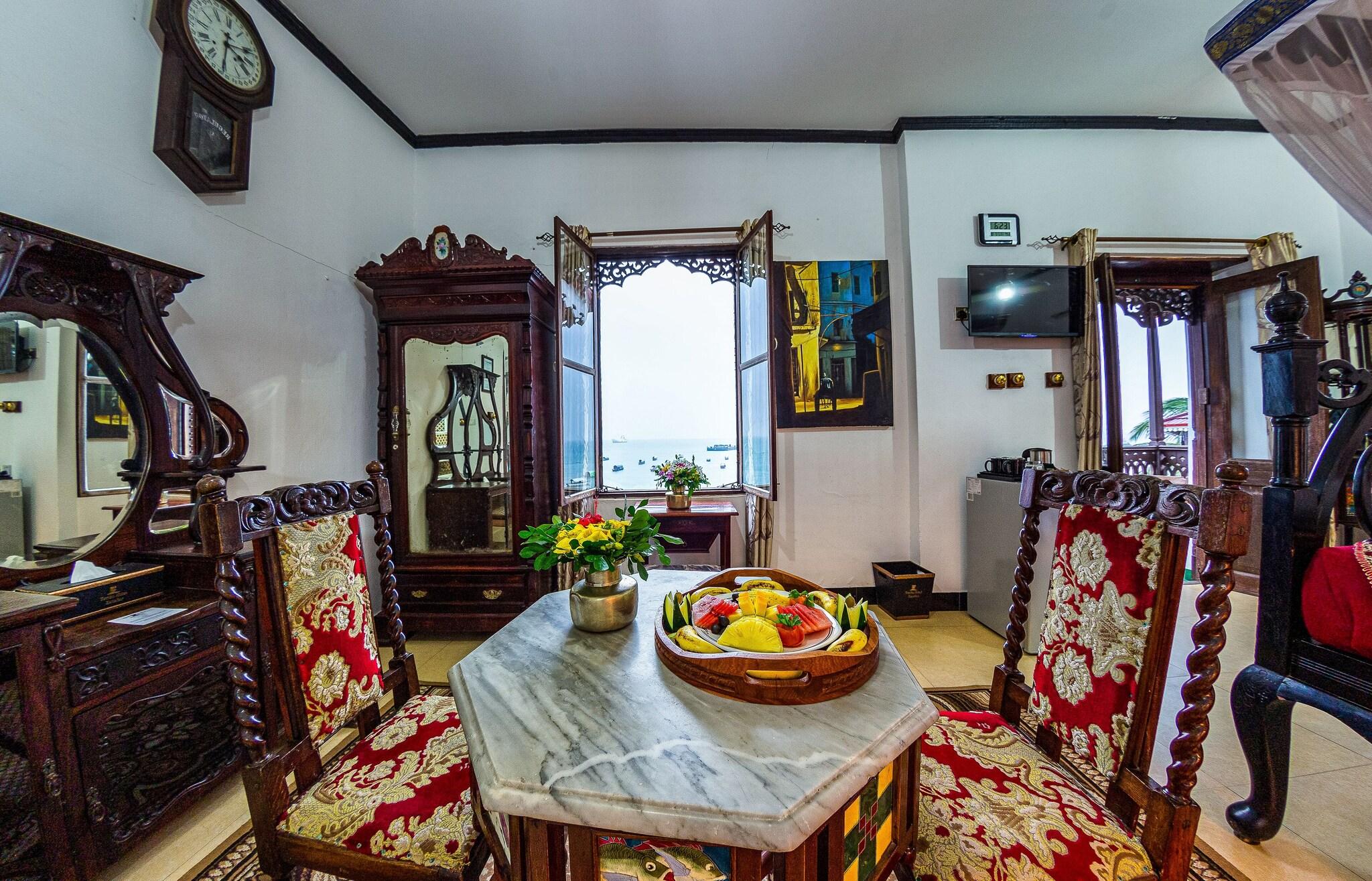 Junior Suite Ocean View King Bed