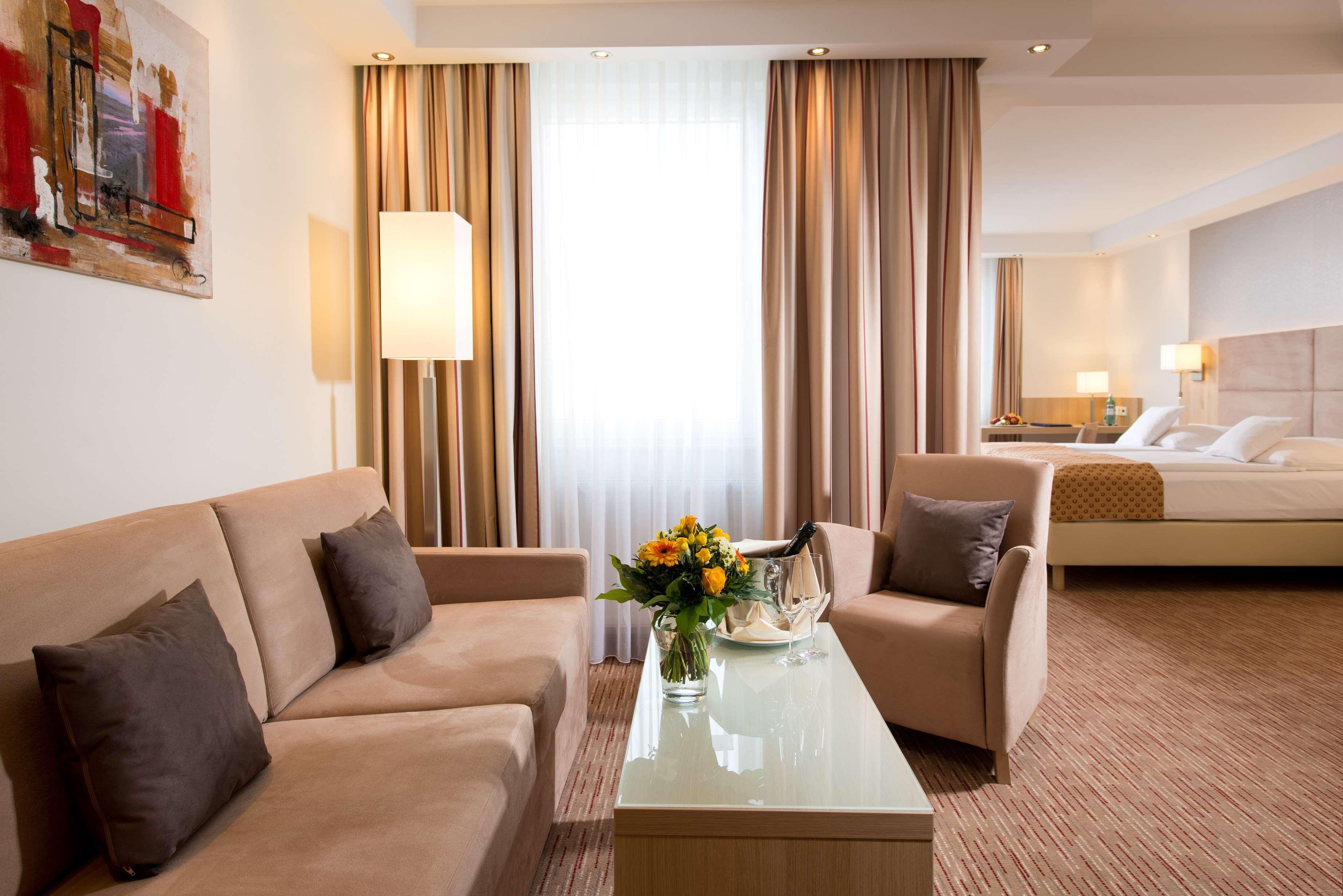 Family Room Capacity 4