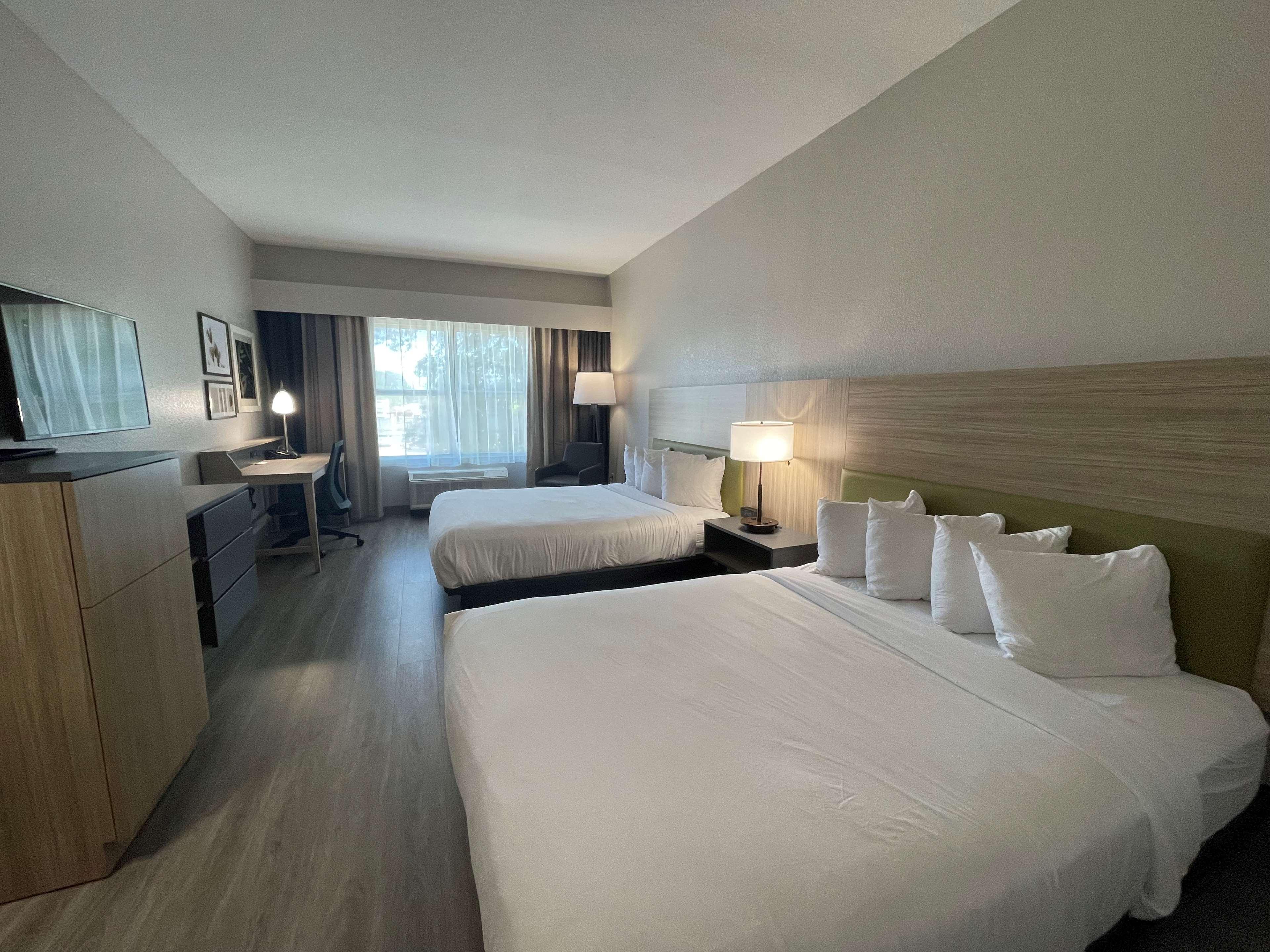 Twin Two Queen Beds Non Smoking