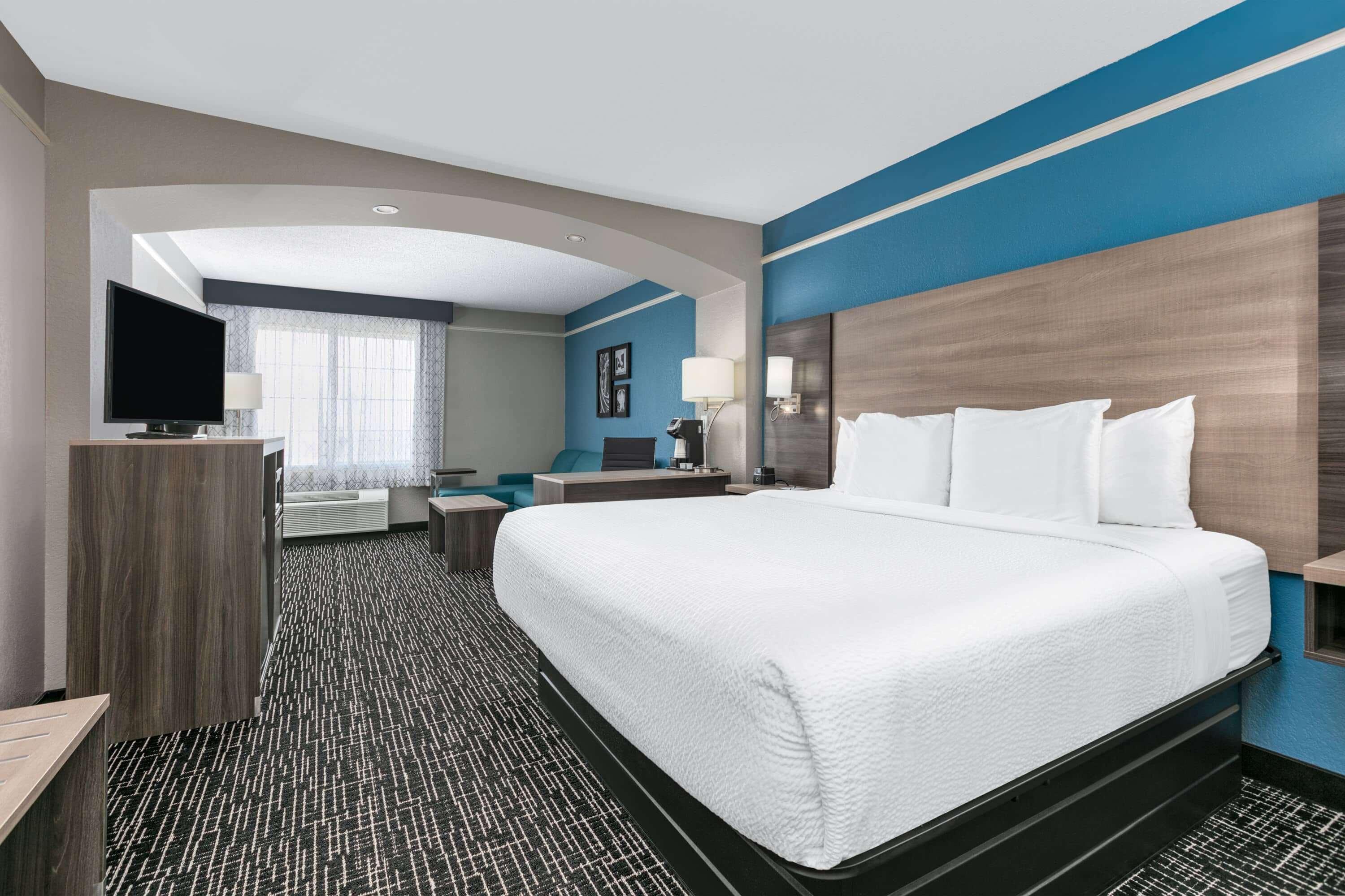 Suite Deluxe King Bed