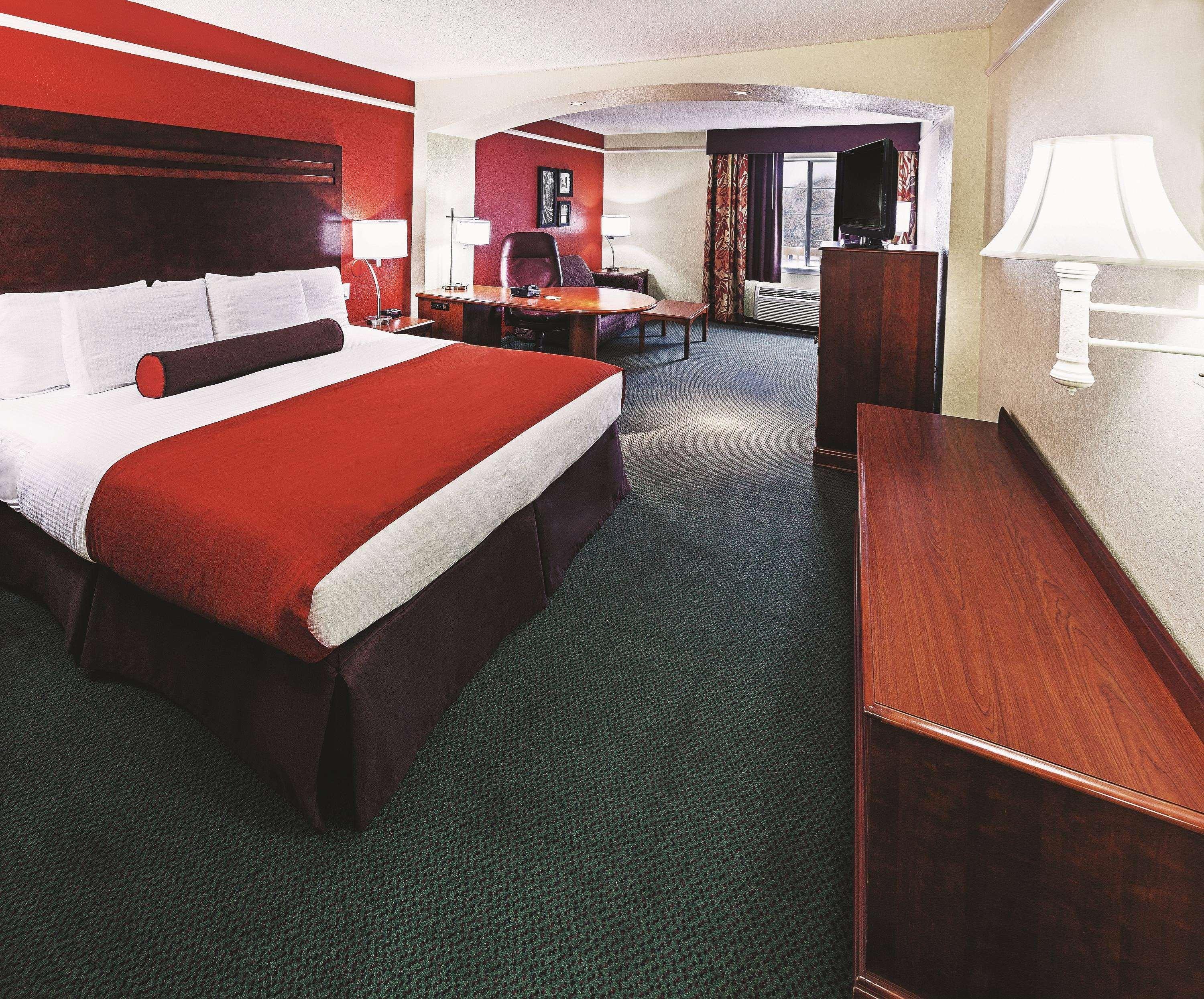 Suite Deluxe King Bed