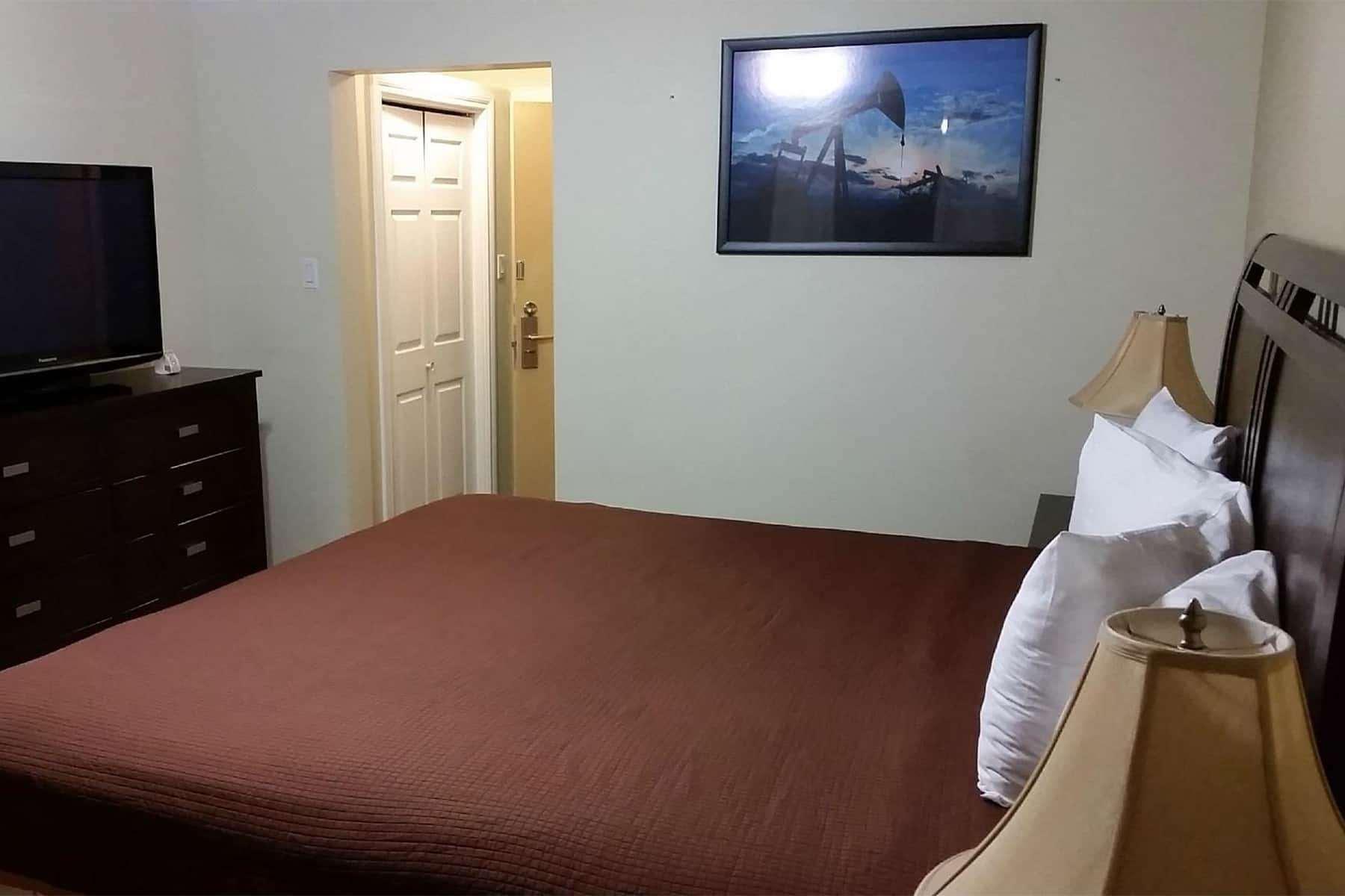 Room King Size Bed