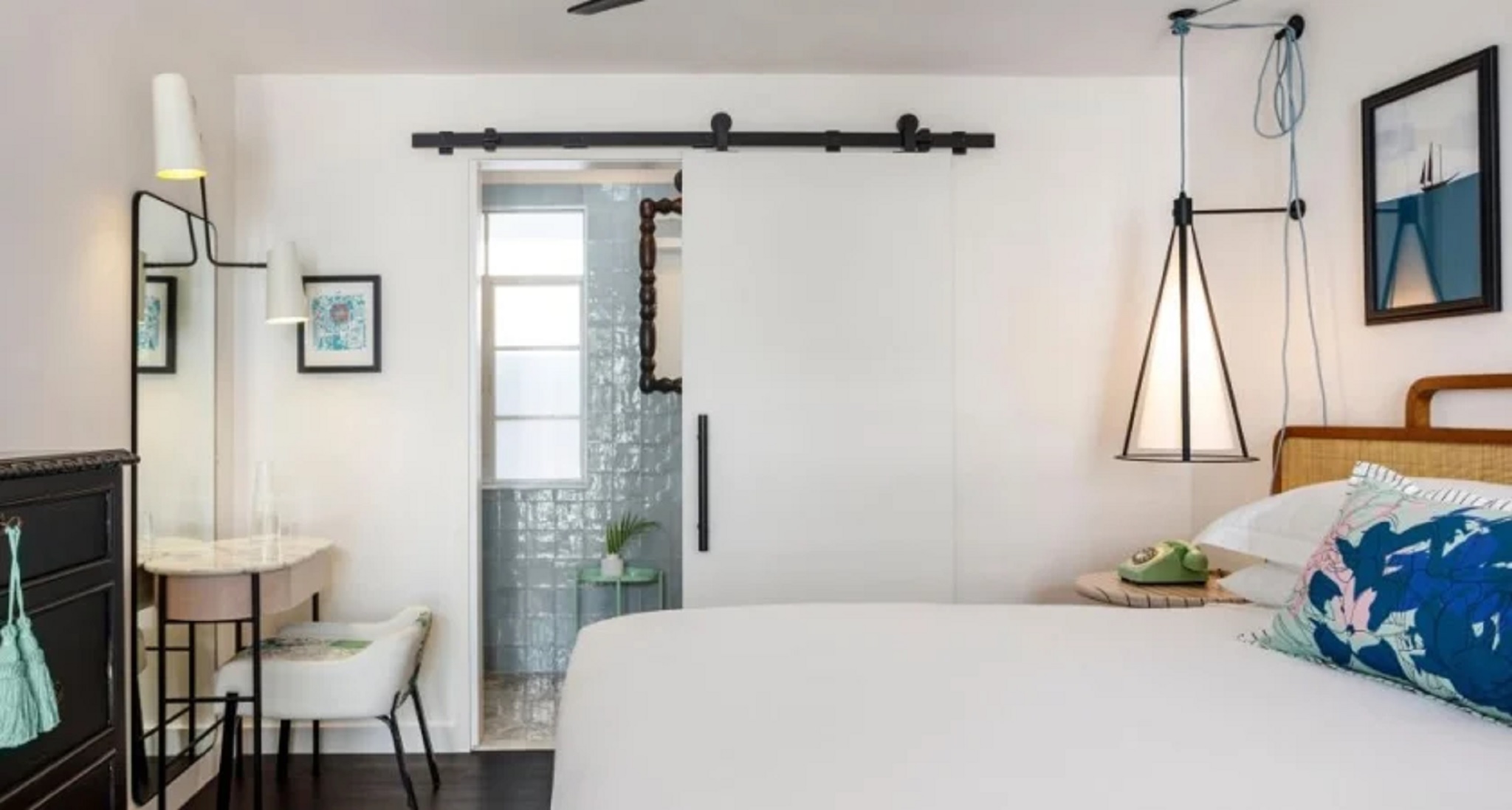 Bungalow King Size Bed