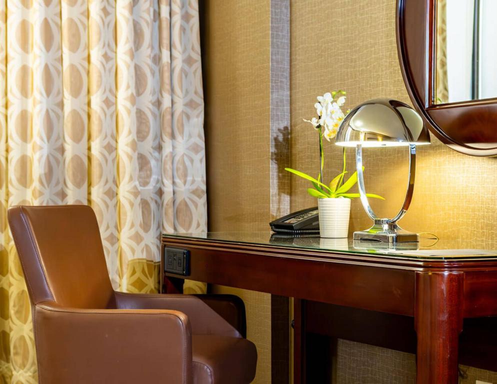 Double Deluxe King Bed