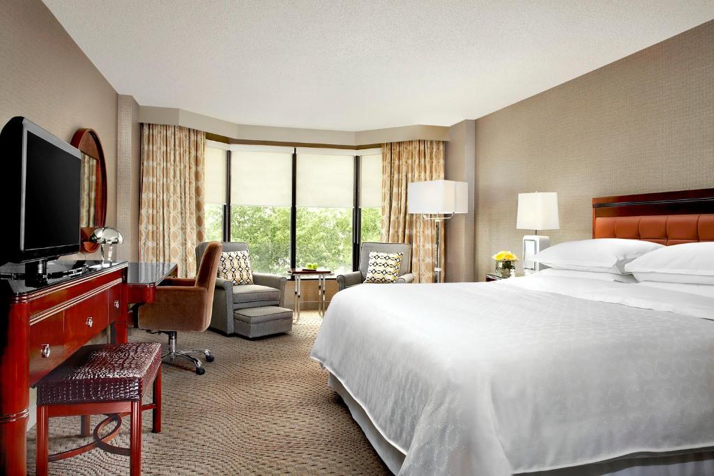 Double Deluxe King Bed