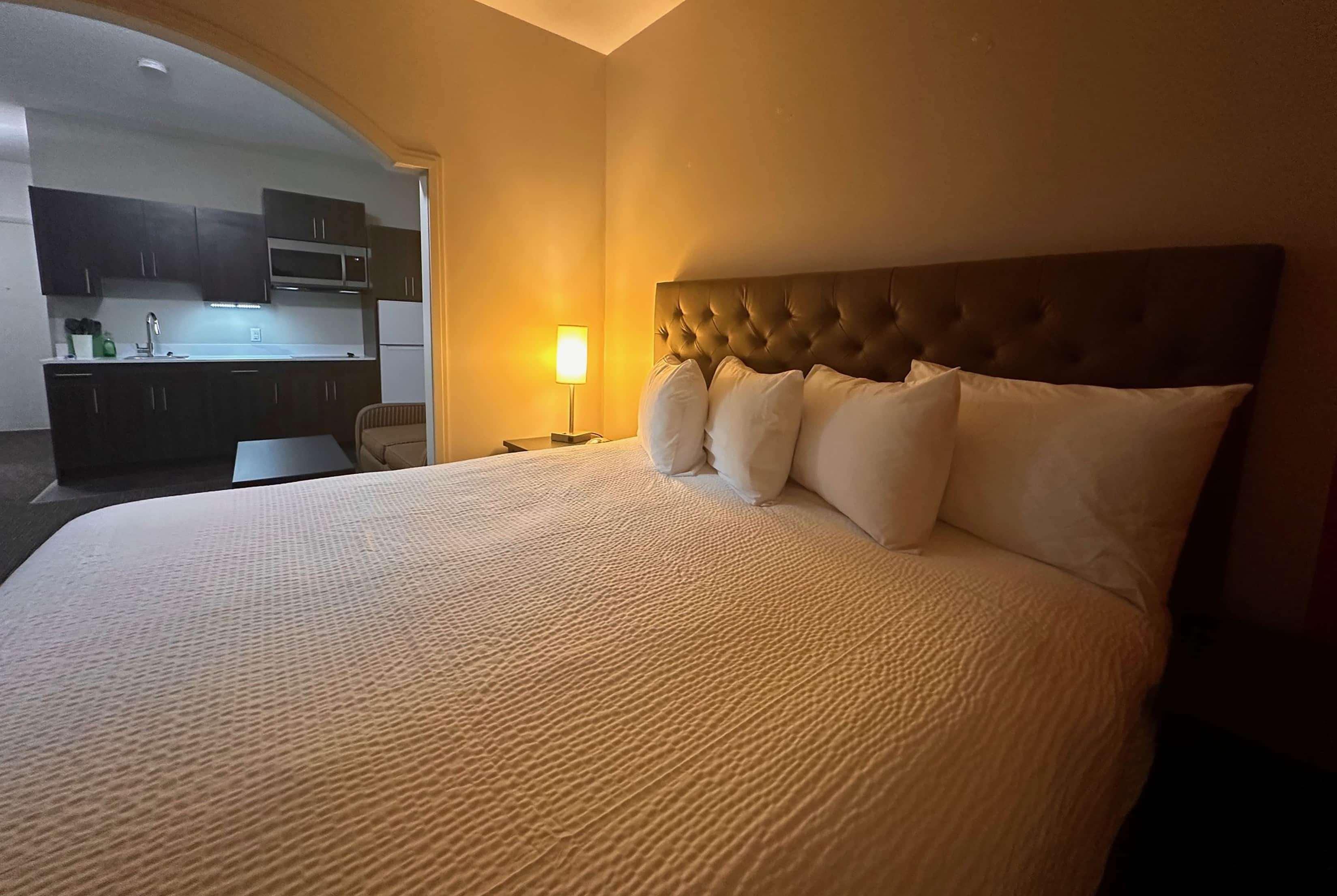 Suite Queen Size Bed