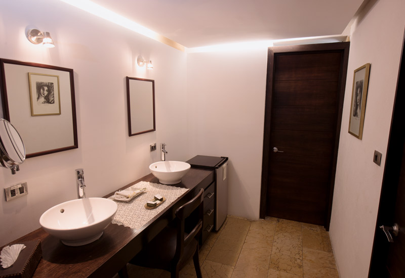 Junior Suite Queen Size Bed