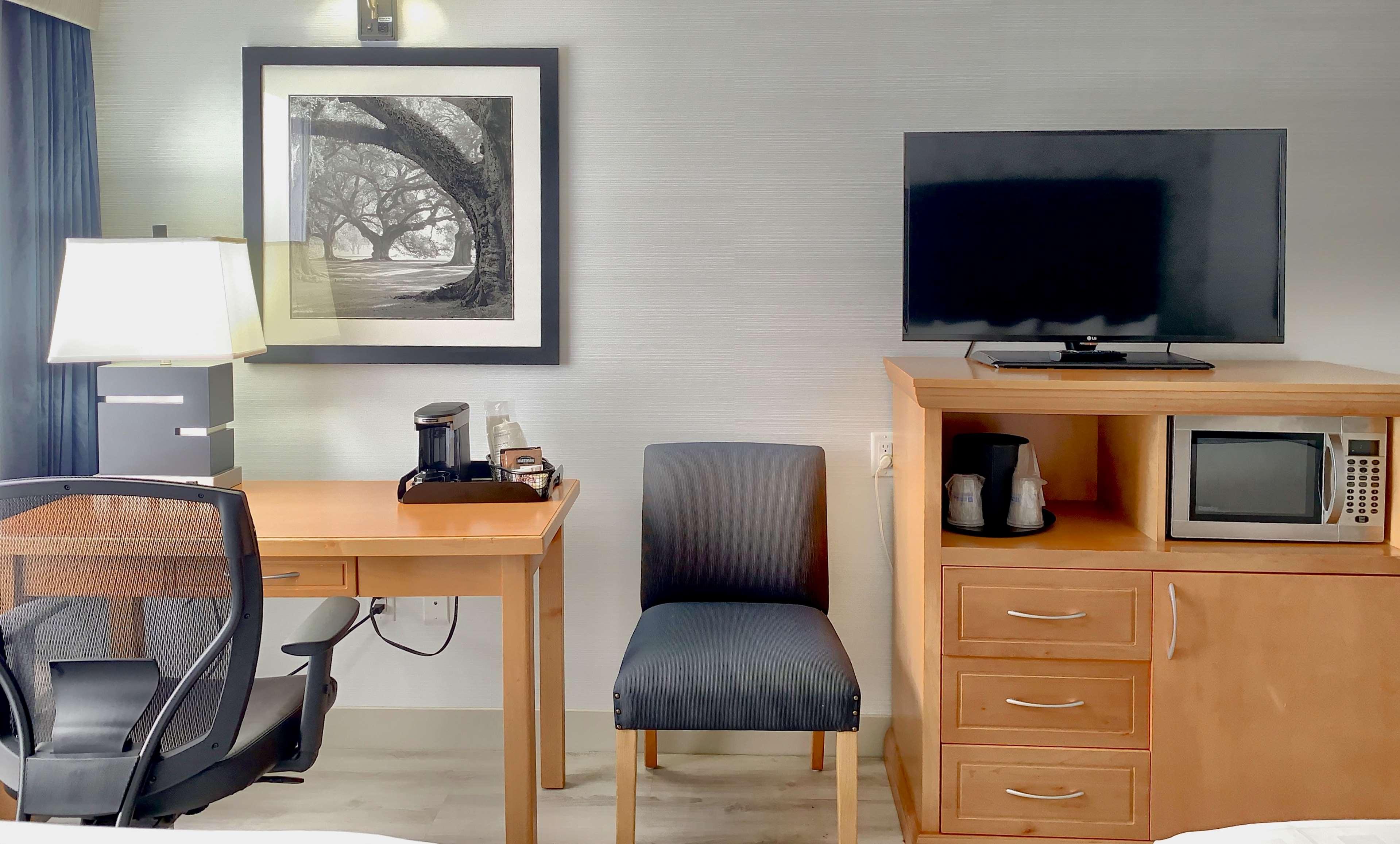 Suite King Bed with Jacuzzi