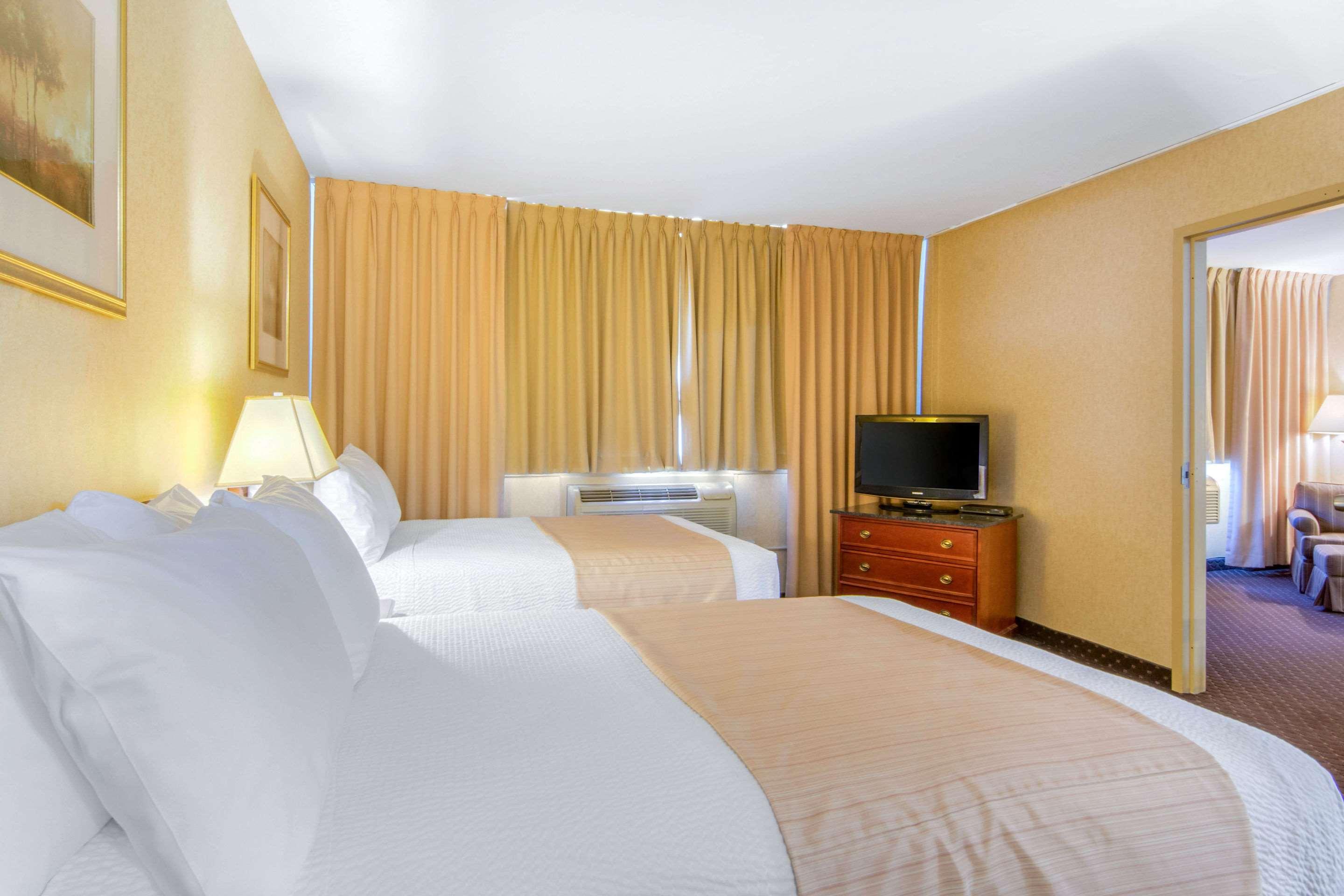 Suite Two Queen Beds