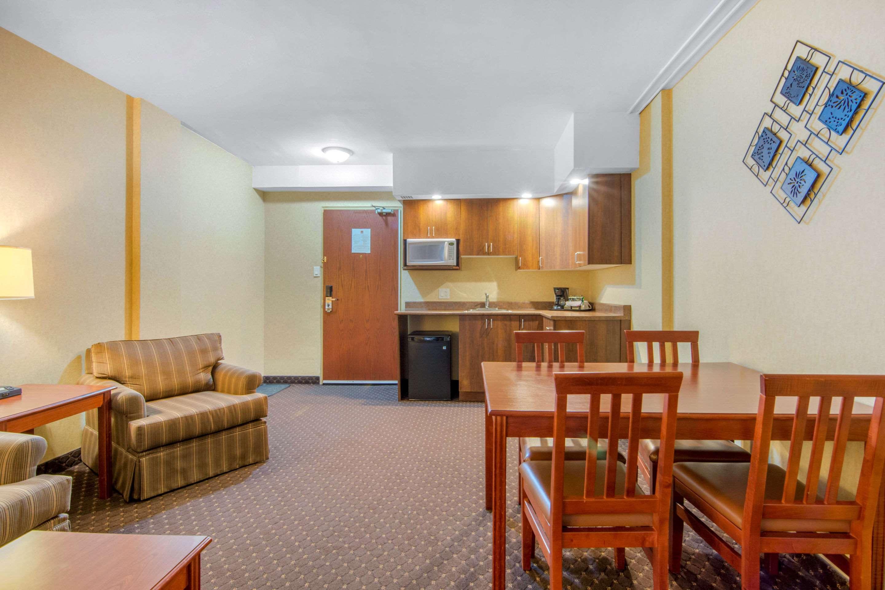 Suite Two Queen Beds