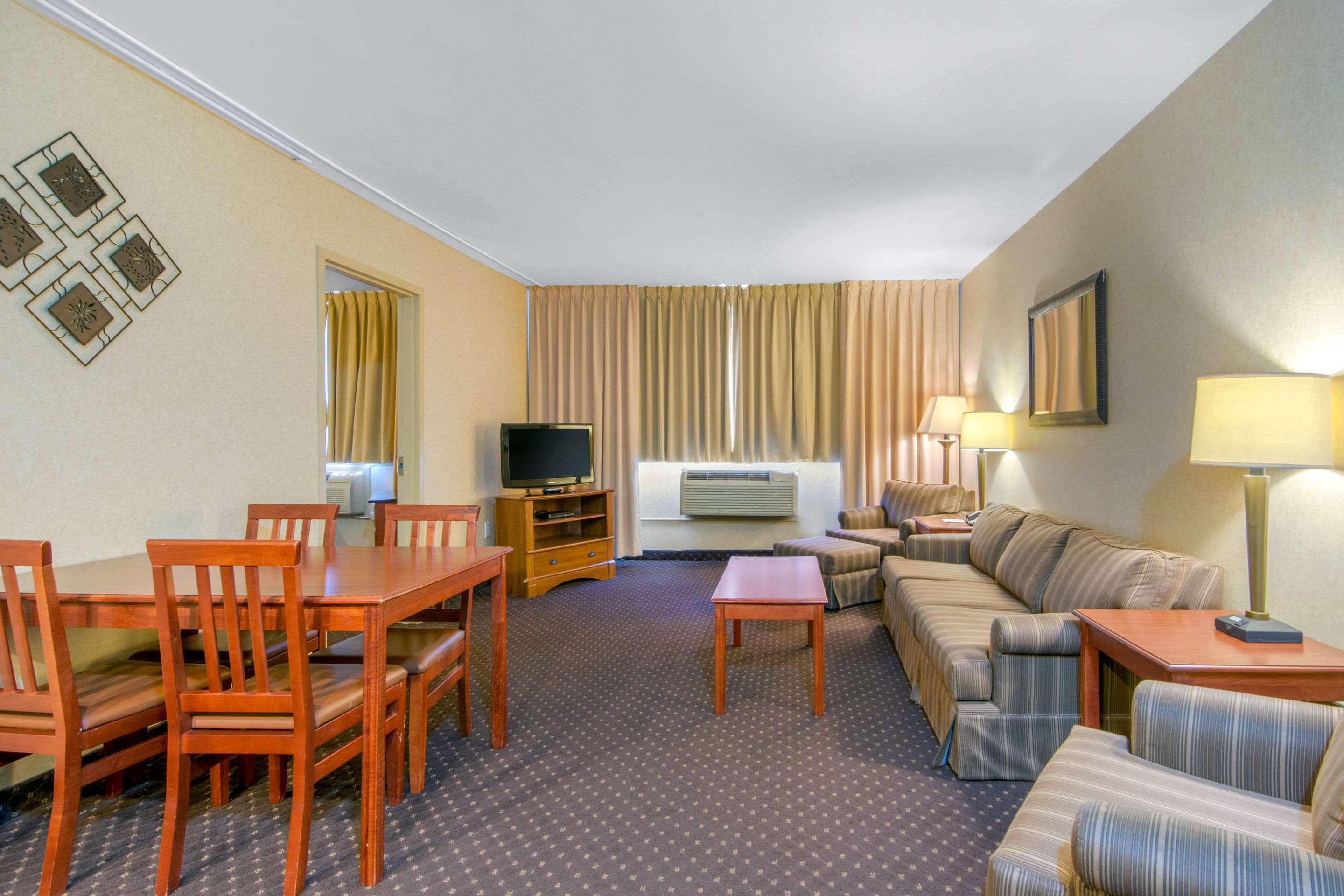 Suite Two Queen Beds