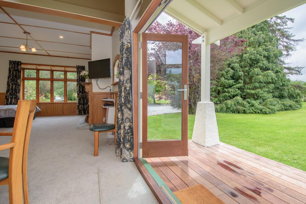 Apartment King Size Bed