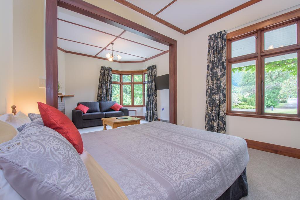 Apartment Queen Size Bed