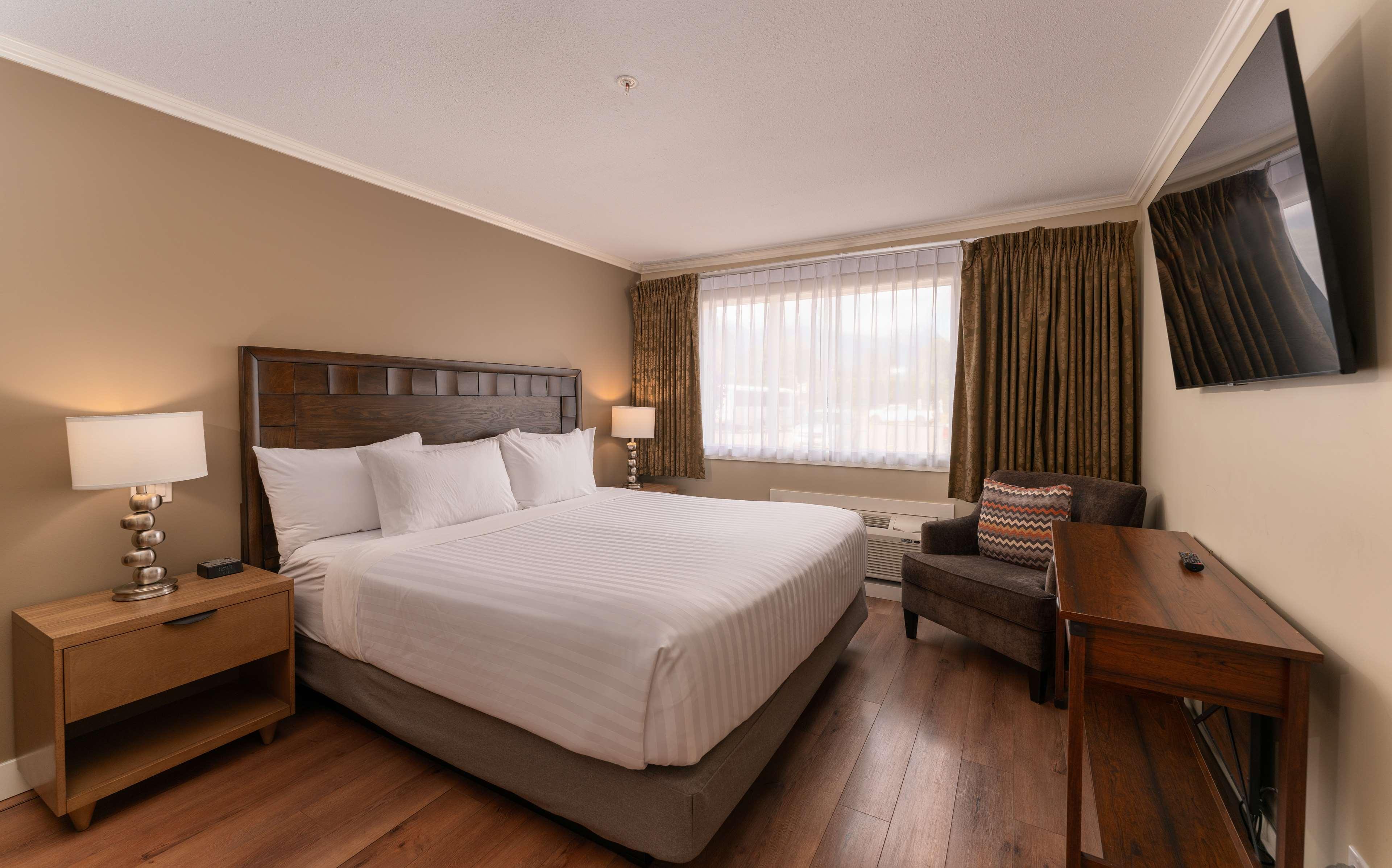 Suite with Kitchenette