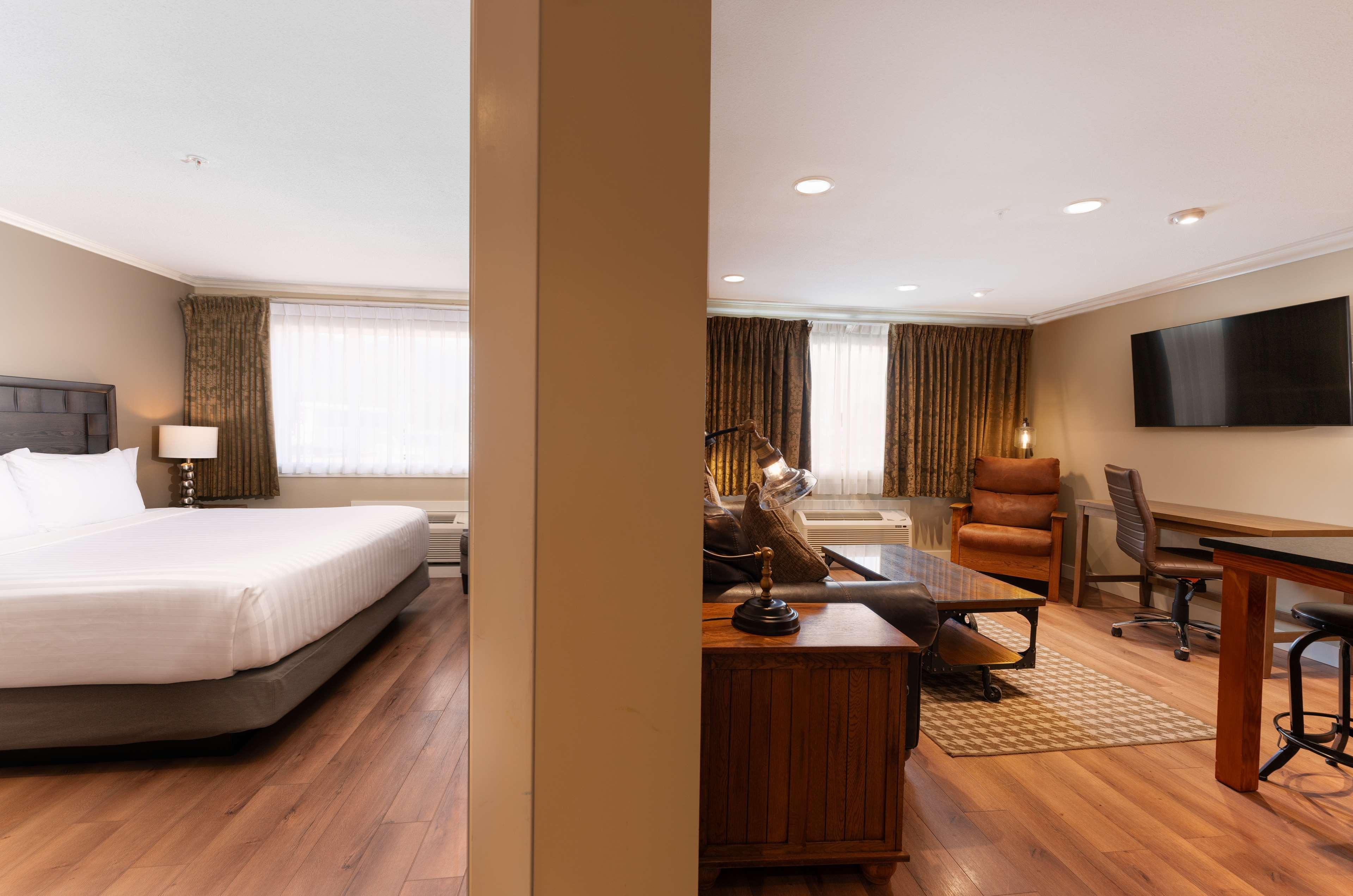 Suite with Kitchenette