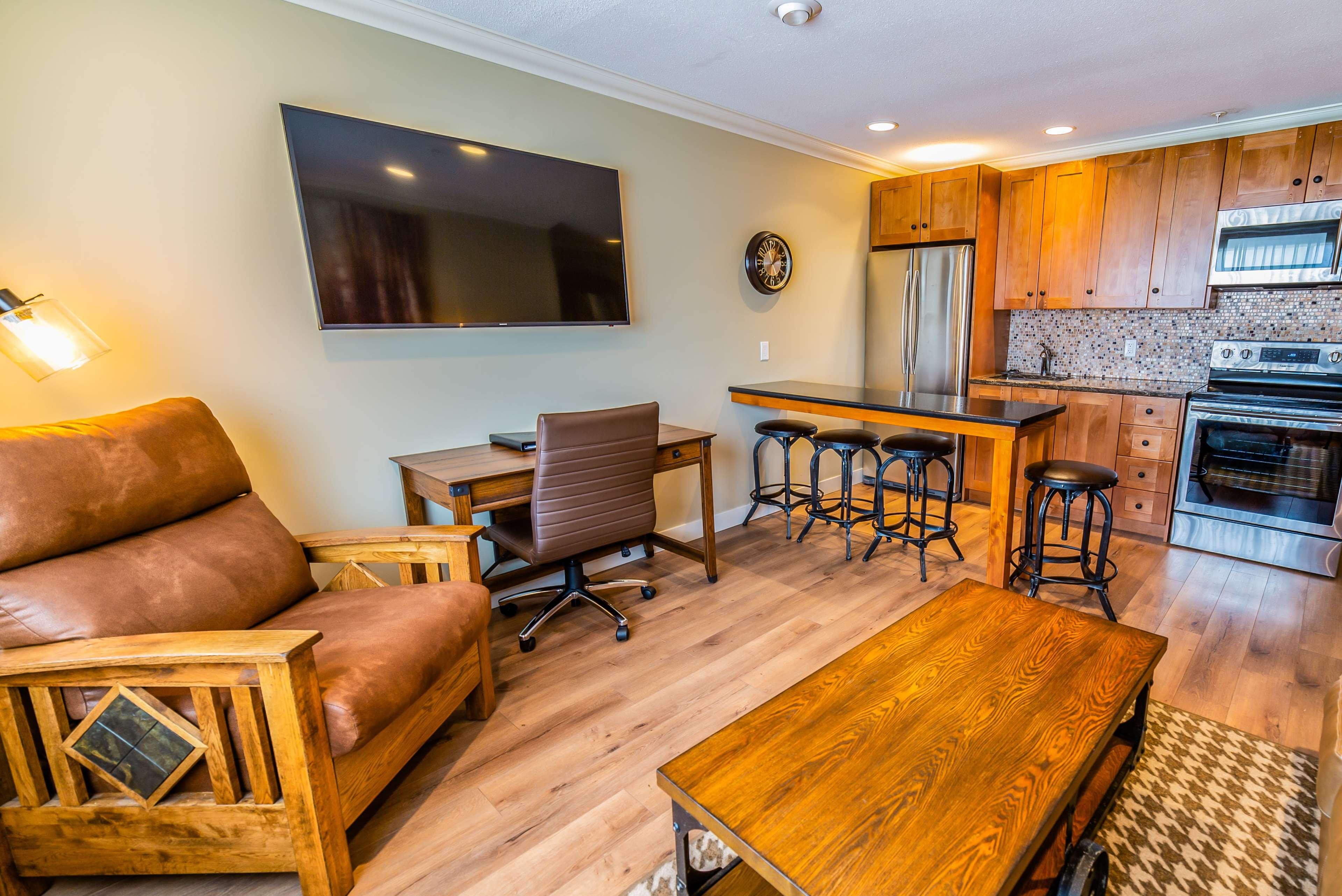 Suite with Kitchenette